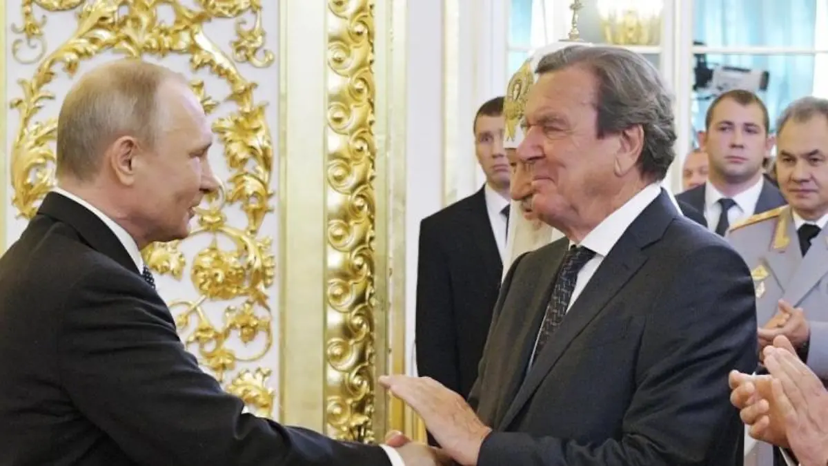 Schröder gratuliert Putin zur Amtseinführung