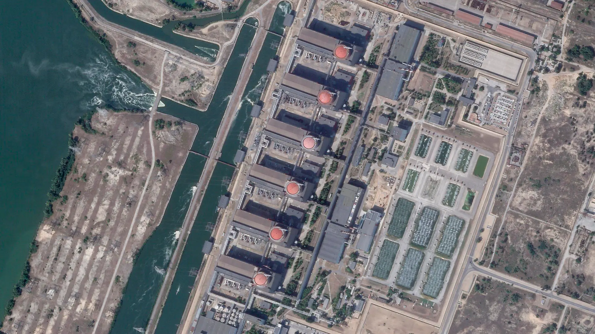 HANDOUT - 02.09.2019, Ukraine, Enerhodar: Auf diesem Satellitenfoto von Planet Labs PBC ist das Kernkraftwerk Saporischschja in Enerhodar, Ukraine, am 2. September 2019 zu sehen. Bei Russlands Krieg gegen die Ukraine ist die Anlage von Europas größtem Atomkraftwerk unter Beschuss geraten. Foto: Planet Labs Pbc/Planet Labs PBC via AP/dpa - ACHTUNG: Nur zur redaktionellen Verwendung und nur mit vollständiger Nennung des vorstehenden Credits bis zum 18. März 2022. +++ dpa-Bildfunk +++