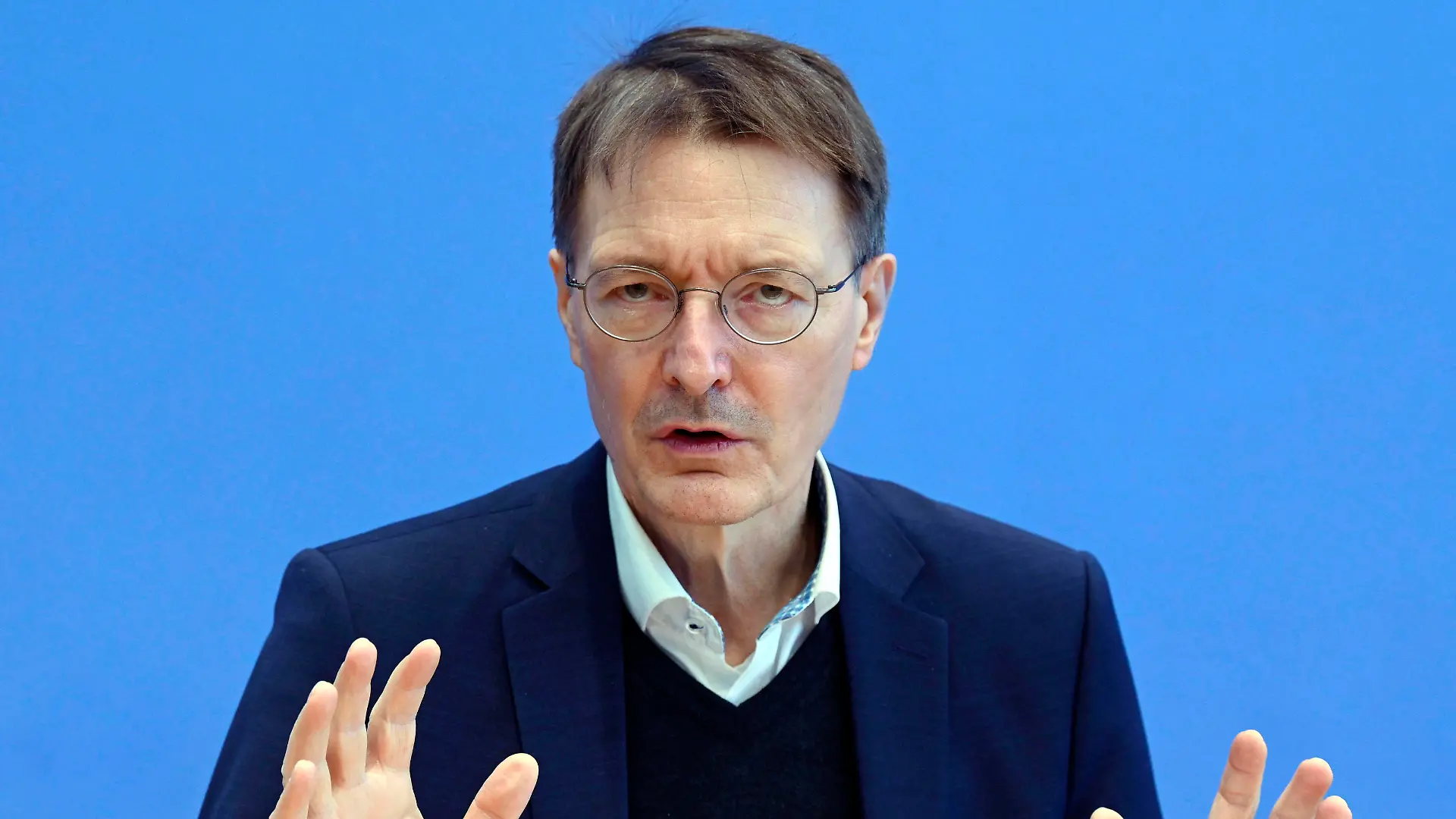 Karl Lauterbach bei der Pressekonferenz zur aktuellen Corona-Lage im Haus der Bundespressekonferenz. Berlin, 25.02.2022 *** Karl Lauterbach at the press conference on the current Corona situation in the House of the Federal Press Conference Berlin, 25 02 2022 Foto:xF.xKernx/xFuturexImage