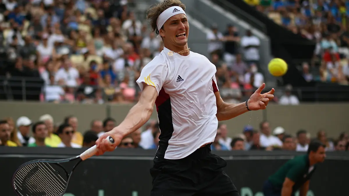 04.03.2022, Brasilien, Rio De Janeiro: Tennis, Herren: Davis Cup - Qualifikationsrunde, Qualifikation, Brasilien - Deutschland, Seyboth Wild - Zverev. Alexander Zverev aus Deutschland in Aktion. Foto: Andre Borges/dpa +++ dpa-Bildfunk +++