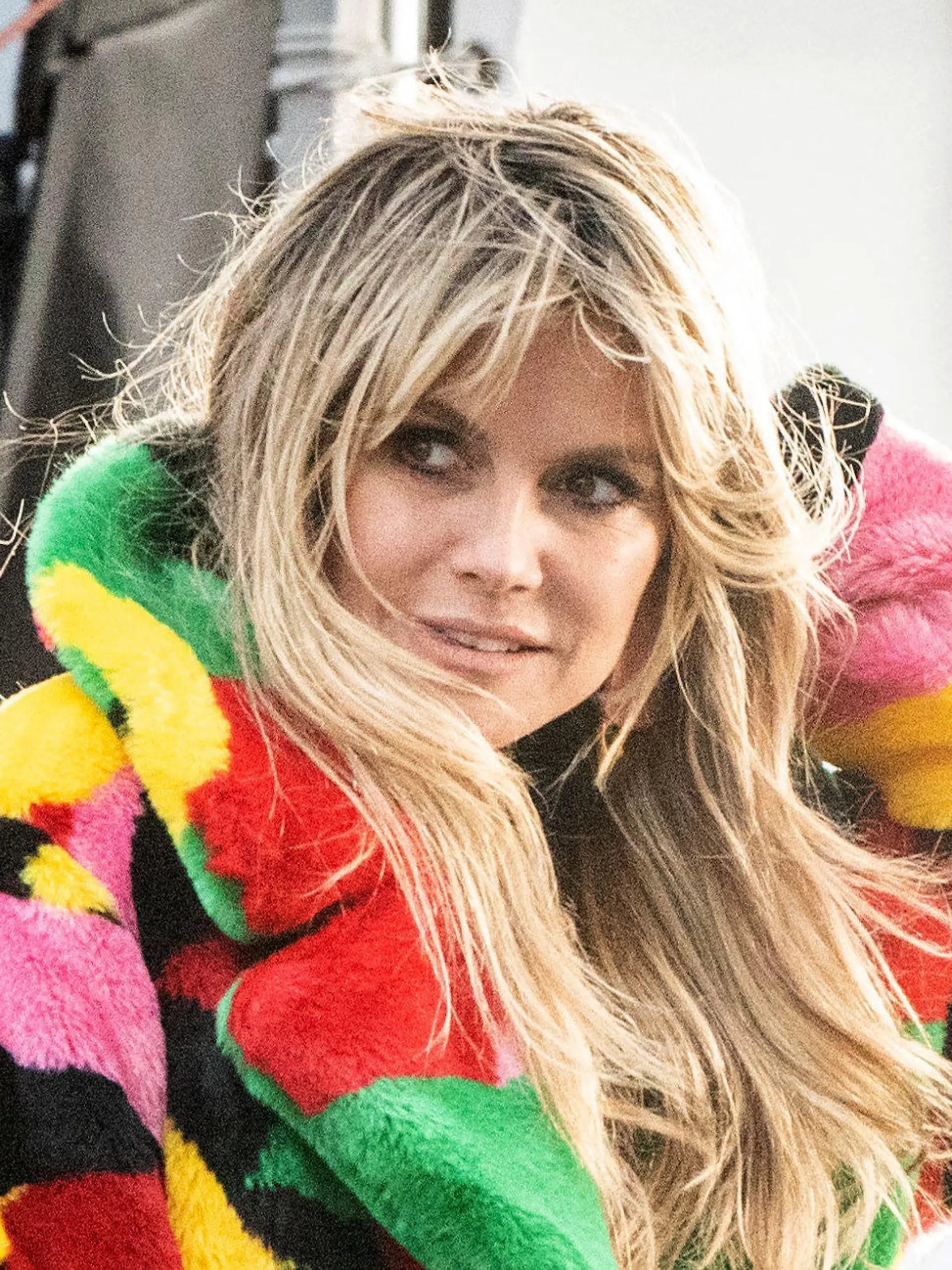 ARCHIV - 19.11.2020, Berlin: Heidi Klum steht bei Dreharbeiten zur 16. Staffel «Germany's next Topmodel» vor dem Hotel Adlon. (zu dpa: Heidi Klum hält bei «GNTM»-Start Verteidigungsrede) Foto: Kay Nietfeld/dpa +++ dpa-Bildfunk +++