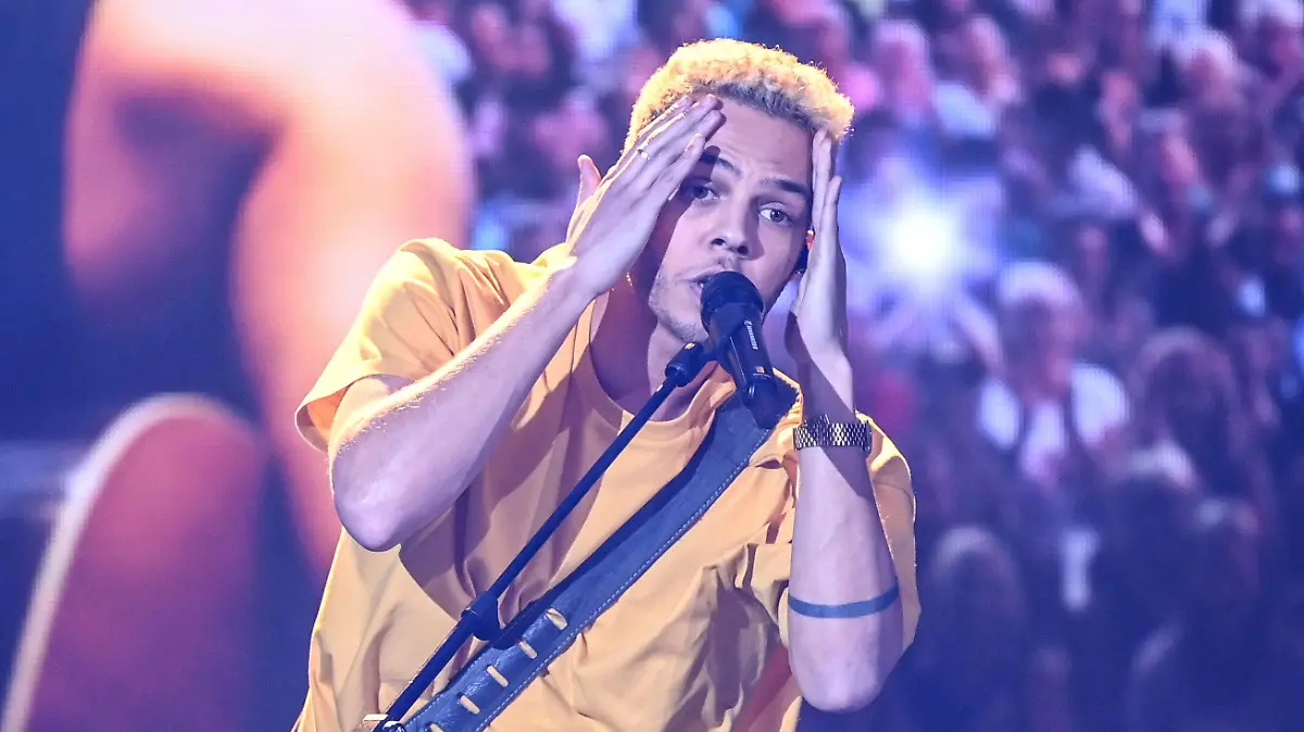 04.03.2022, Berlin: Malik Harris steht bei der Show "Germany 12 Points - der deutsche ESC-Vorentscheid" auf der Bühne. Bei der Live-Übertragung stellen die Kandidatinnen und Kandidaten ihre Songs vor. Am Ende steht fest, wer Deutschland beim Eurovision Song Contest (ESC) in Turin am 14. Mai vertritt. Foto: Britta Pedersen/dpa-POOL/dpa +++ dpa-Bildfunk +++