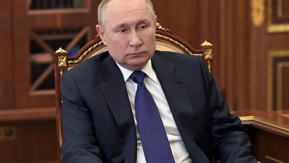 News Bilder des Tages Russland, Wladimir Putin trifft Alexander Beglow, Gouverneur von St. Petersburg Russia Putin 8129304 01.03.2022 Russian President Vladimir Putin attends a meeting with St. Petersburg Governor Alexander Beglov at the Kremlin in Moscow, Russia. Aleksey Nikolskyi / Sputnik Moscow Russia PUBLICATIONxINxGERxSUIxAUTxONLY Copyright: xAlekseyxNikolskyix
