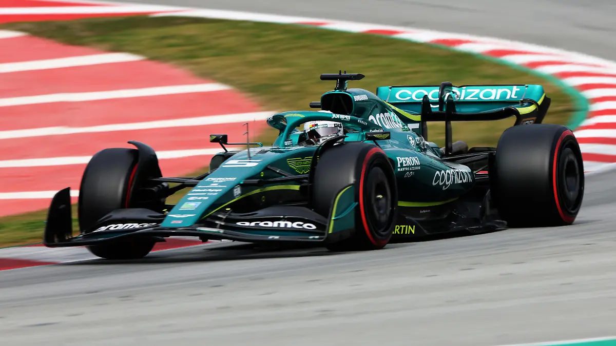 BARCELONA, SPAIN - FEBRUARY 25: Sebastian Vettel of Germany driving the (5) Aston Martin AMR22 Mercedes on track during Day Three of F1 Testing at Circuit de Barcelona-Catalunya on February 25, 2022 in Barcelona, Spain. (Photo by Mark Thompson/Getty Images)