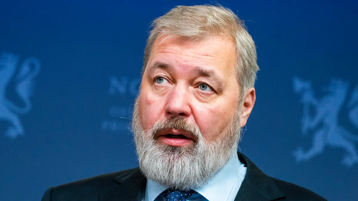ARCHIV - 11.12.2021, Norwegen, Oslo: Dmitri Muratow, Chefredakteur der Moskauer Zeitung Nowaja Gaseta, nimmt an einer Pressekonferenz in der Residenz des Ministerpräsidenten teil. Muratow warnt vor der Gefahr eines Atomkriegs nach dem russischen Angriff auf die Ukraine. (zu dpa «Russischer Friedensnobelpreisträger warnt vor Atomkrieg») Foto: Hakon Mosvold Larsen/NTB Scanpix/AP/dpa +++ dpa-Bildfunk +++