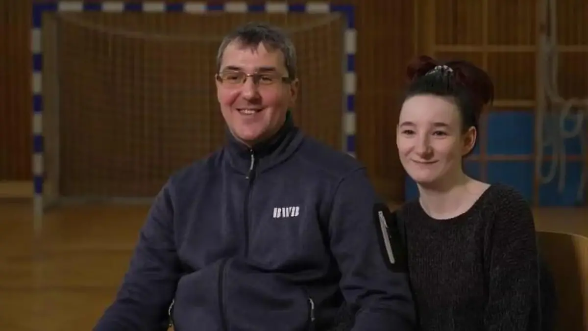 Vincent Grüneberg spielt bei den Special Olympics World Games 2023 in Berlin mit dem deutschen Fußball-Team um Gold. Sein größter Fan ist seine Verlobte Priscilla.