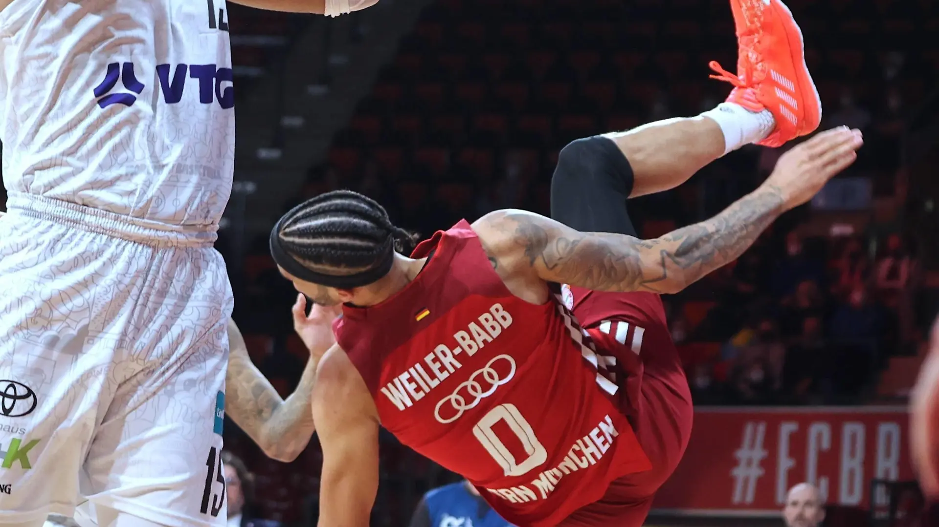 Sport Bilder des Tages Sturz ohne Fremdeinwirkung . . . Bayerns 0 Nick WEILER-BABB vor Verletzung. Basketball, FC Bayern - Hamburg, am 2.03.2022, Basketball Bundesliga, FC Bayern München Basketball - Hamburg Towers, Saison 2021-2022, in Muenchen, A U D I D O M E, Deutschland. Quelle / Copyright / Credit : Oryk HAIST *** Fall without external impact Bayerns 0 Nick WEILER BABB before injury Basketball, FC Bayern Hamburg, on 2 03 2022, Basketball Bundesliga, FC Bayern Munich Basketball Hamburg Towers, season 2021 2022, in Munich, A U D I D O M E, Germany source Copyright Credit Oryk HAIST xx