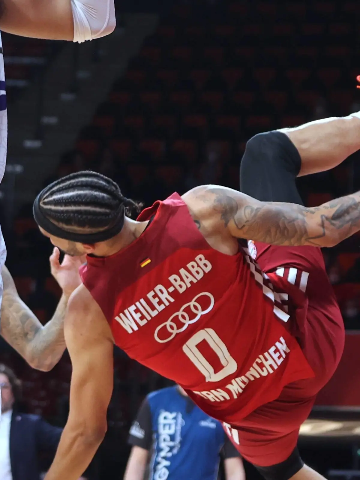 Sport Bilder des Tages Sturz ohne Fremdeinwirkung . . . Bayerns 0 Nick WEILER-BABB vor Verletzung. Basketball, FC Bayern - Hamburg, am 2.03.2022, Basketball Bundesliga, FC Bayern München Basketball - Hamburg Towers, Saison 2021-2022, in Muenchen, A U D I D O M E, Deutschland. Quelle / Copyright / Credit : Oryk HAIST *** Fall without external impact Bayerns 0 Nick WEILER BABB before injury Basketball, FC Bayern Hamburg, on 2 03 2022, Basketball Bundesliga, FC Bayern Munich Basketball Hamburg Towers, season 2021 2022, in Munich, A U D I D O M E, Germany source Copyright Credit Oryk HAIST xx
