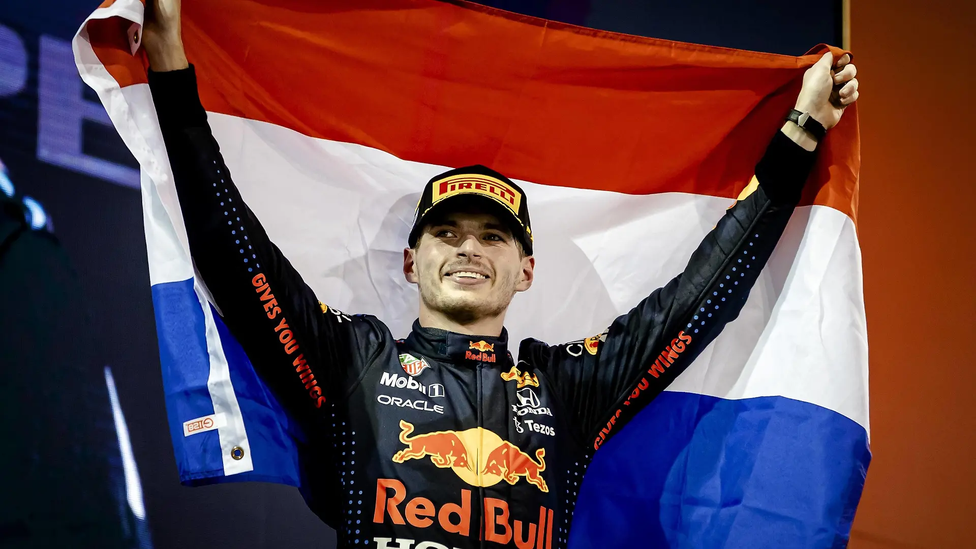 ABU DHABI - Red Bull Racing s Max Verstappen on the podium after winning the Formula 1 World Championship, WM, Weltmeisterschaft after the Abu Dhabi Grand Prix at Yas Marina Circuit on December 12, 2021 in Abu Dhabi, United Arab Emirates. REMKO DE WAAL F1 Grand Prix 2021 xVIxANPxSportx/xxANPxIVx *** ABU DHABI Red Bull Racing s Max Verstappen on the podium after winning the Formula 1 World Championship after the Abu Dhabi Grand Prix at Yas Marina Circuit on December 12, 2021 in Abu Dhabi, United Arab Emirates REMKO DE WAAL F1 Grand Prix 2021 xVIxANPxSportx xxANPxIVx 441986180