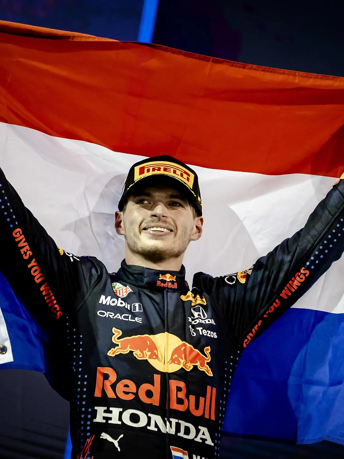  ABU DHABI - Red Bull Racing s Max Verstappen on the podium after winning the Formula 1 World Championship, WM, Weltmeisterschaft after the Abu Dhabi Grand Prix at Yas Marina Circuit on December 12, 2021 in Abu Dhabi, United Arab Emirates. REMKO DE WAAL F1 Grand Prix 2021 xVIxANPxSportx/xxANPxIVx *** ABU DHABI Red Bull Racing s Max Verstappen on the podium after winning the Formula 1 World Championship after the Abu Dhabi Grand Prix at Yas Marina Circuit on December 12, 2021 in Abu Dhabi, United Arab Emirates REMKO DE WAAL F1 Grand Prix 2021 xVIxANPxSportx xxANPxIVx 441986180