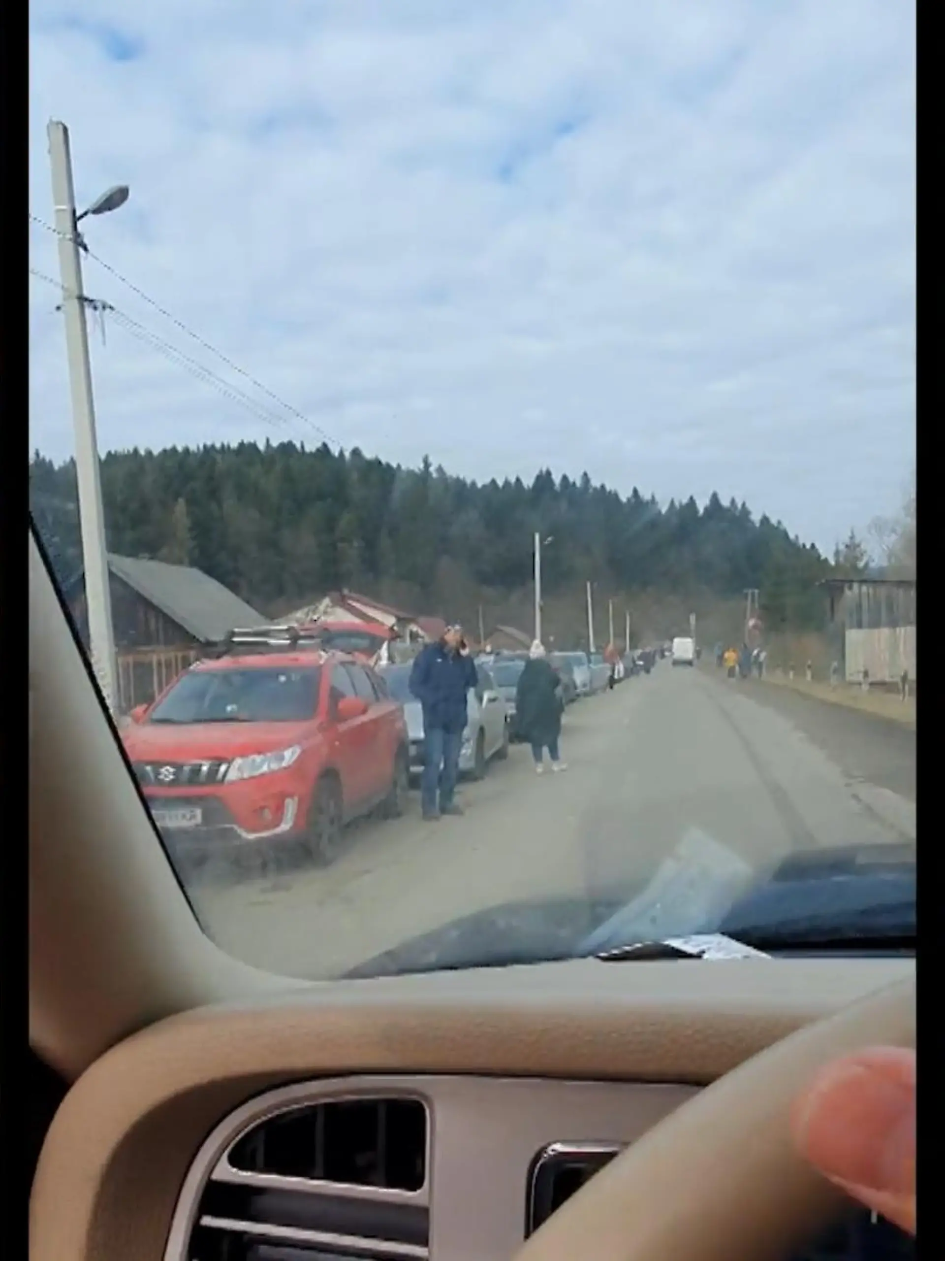 Bild zu: "Mit dem Auto ins Kriegsgebiet"