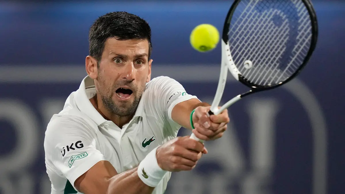 24.02.2022, Vereinigte Arabische Emirate, Dubai: Tennis: ATP-Tour - Dubai Duty Free Tennis Championship, Einzel, Herren, Viertelfinale, Djokovic (Serbien) - Vesely (Tschechien): Novak Djokovic in Aktion. Foto: Kamran Jebreili/AP/dpa +++ dpa-Bildfunk +++