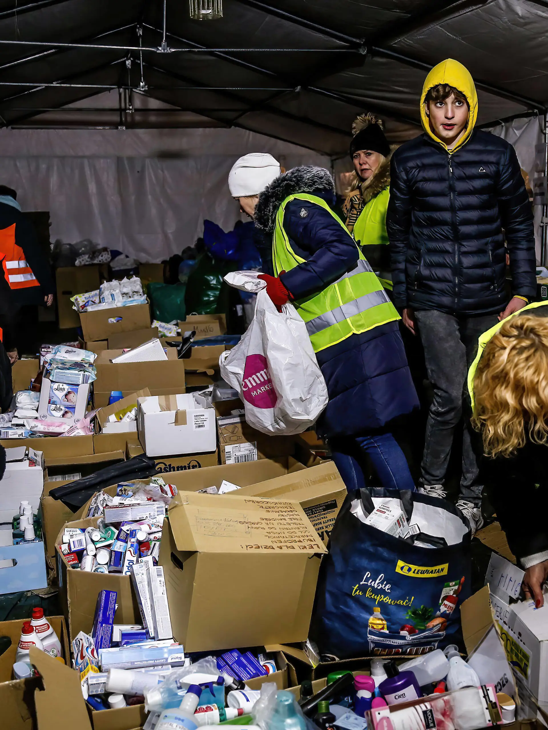  March 1, 2022, Przemysl, Poland: Volunteers sort donated medicine and sanitary products in the night..Thousands of refugees from Ukraine enter Poland as the Russian Federation army crossed Ukrainian borders, the conflict between Ukraine and Russian is expected to force up to 5 million Ukrainians to flee. Mixed origins escapees, mainly from Africa and central Asia say they were held for days at the Ukrainian border in extremely poor condition. Przemysl Poland - ZUMAs197 20220301_zaa_s197_280 Copyright: xDominikaxZarzyckax