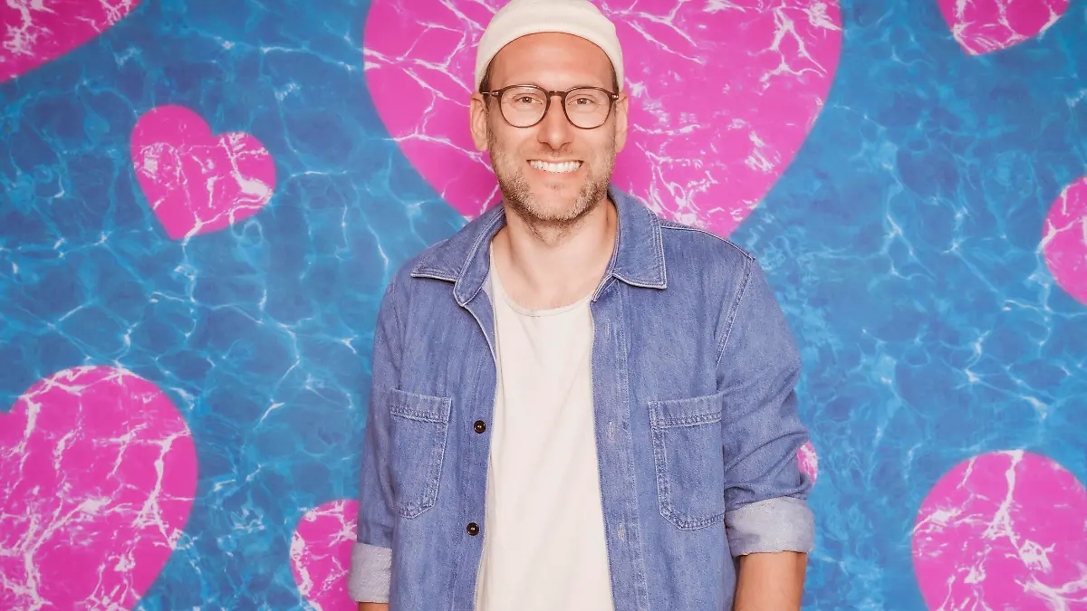 Simon Beeck ist die "Stimme" von Love Island.