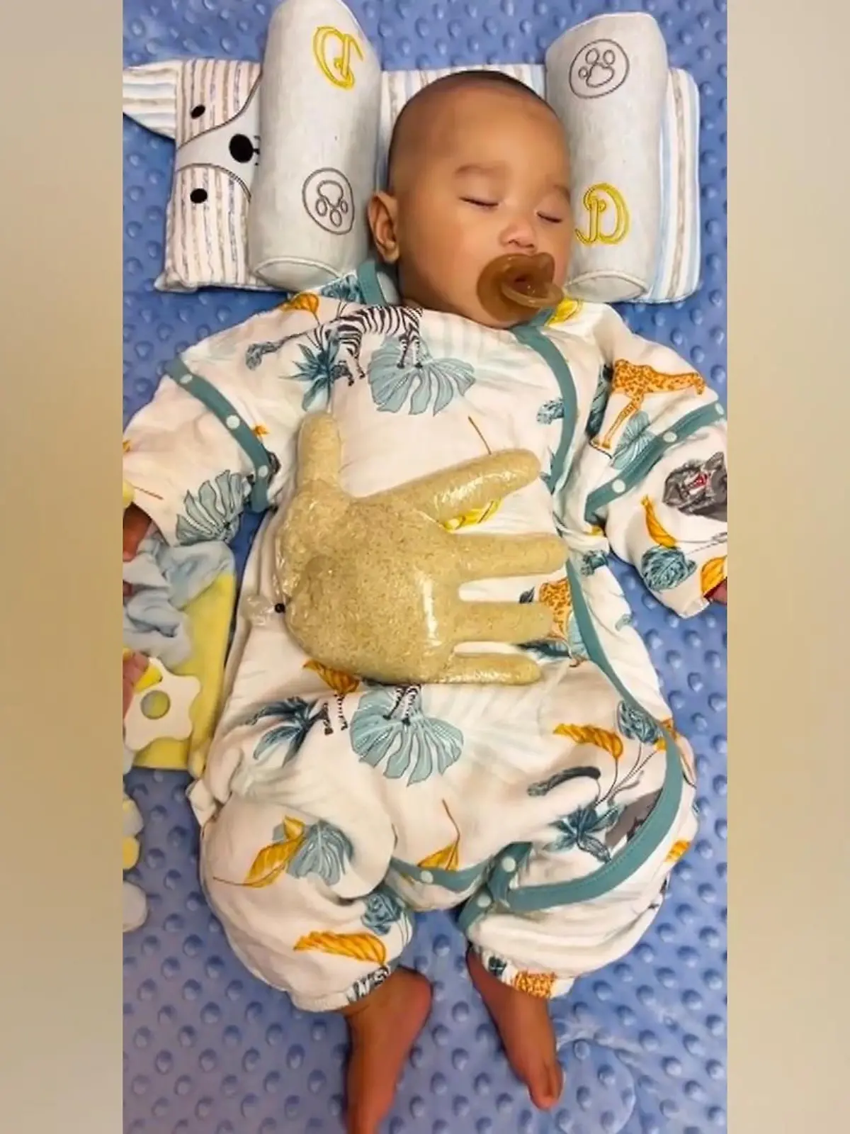 Bild zu: "Baby schläft nicht? DAS hilft!"