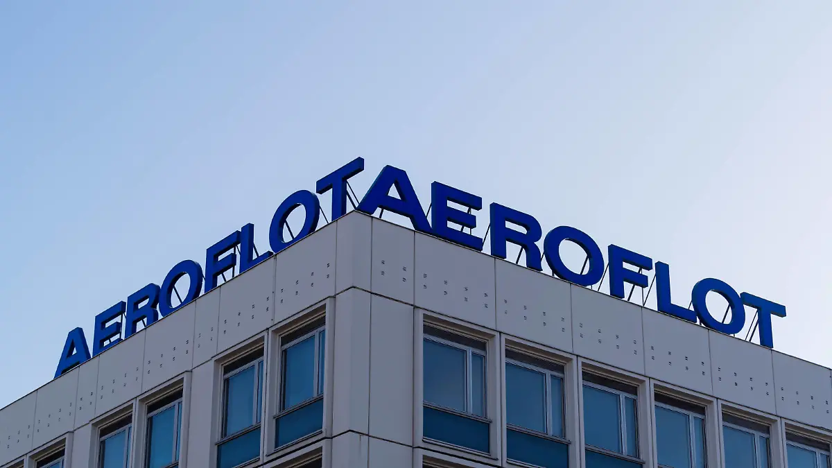 23.03.2020, Berlin, Deutschland, GER - Schriftzug der russischen Fluggesellschaft Aeroflot auf einem Gebäude in Berlin. *** 23 03 2020, Berlin, Germany, CEF lettering of the Russian airline Aeroflot on a building in Berlin
