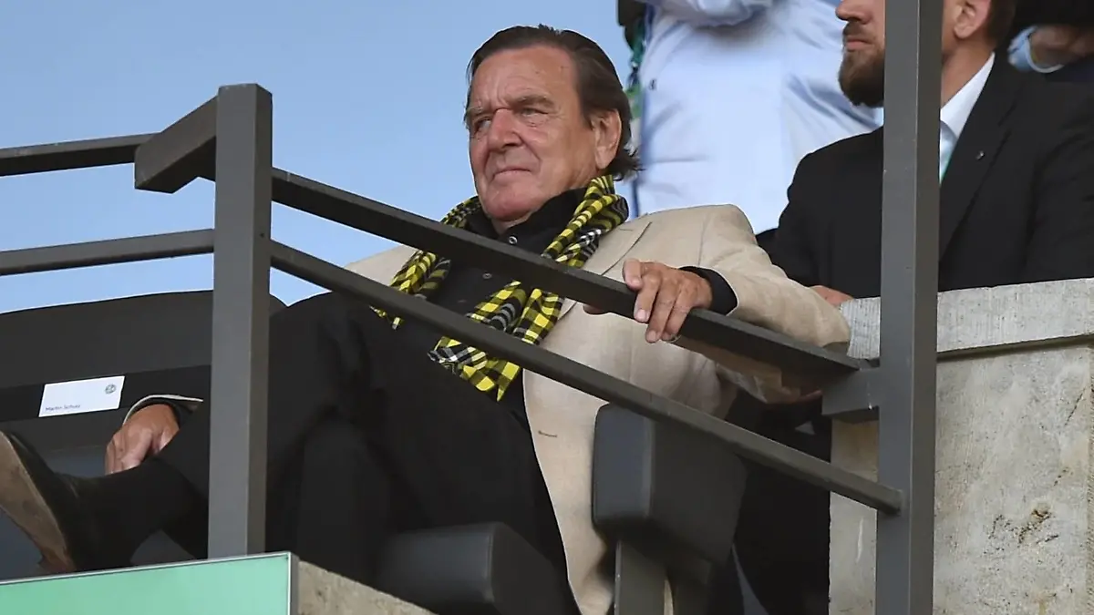 27.05.2017, Fussball GER, DFB Pokal, Finale, Eintracht Frankfurt - Borussia Dortmund 1-2, Ex Bundeskanzler Gerhard Schröder, Gerhard Schroeder

27 05 2017 Football ger DFB Cup Final Eintracht Frankfurt Borussia Dortmund 1 2 Ex Federal Chancellor Gerhard Schröder Gerhard Schroeder  