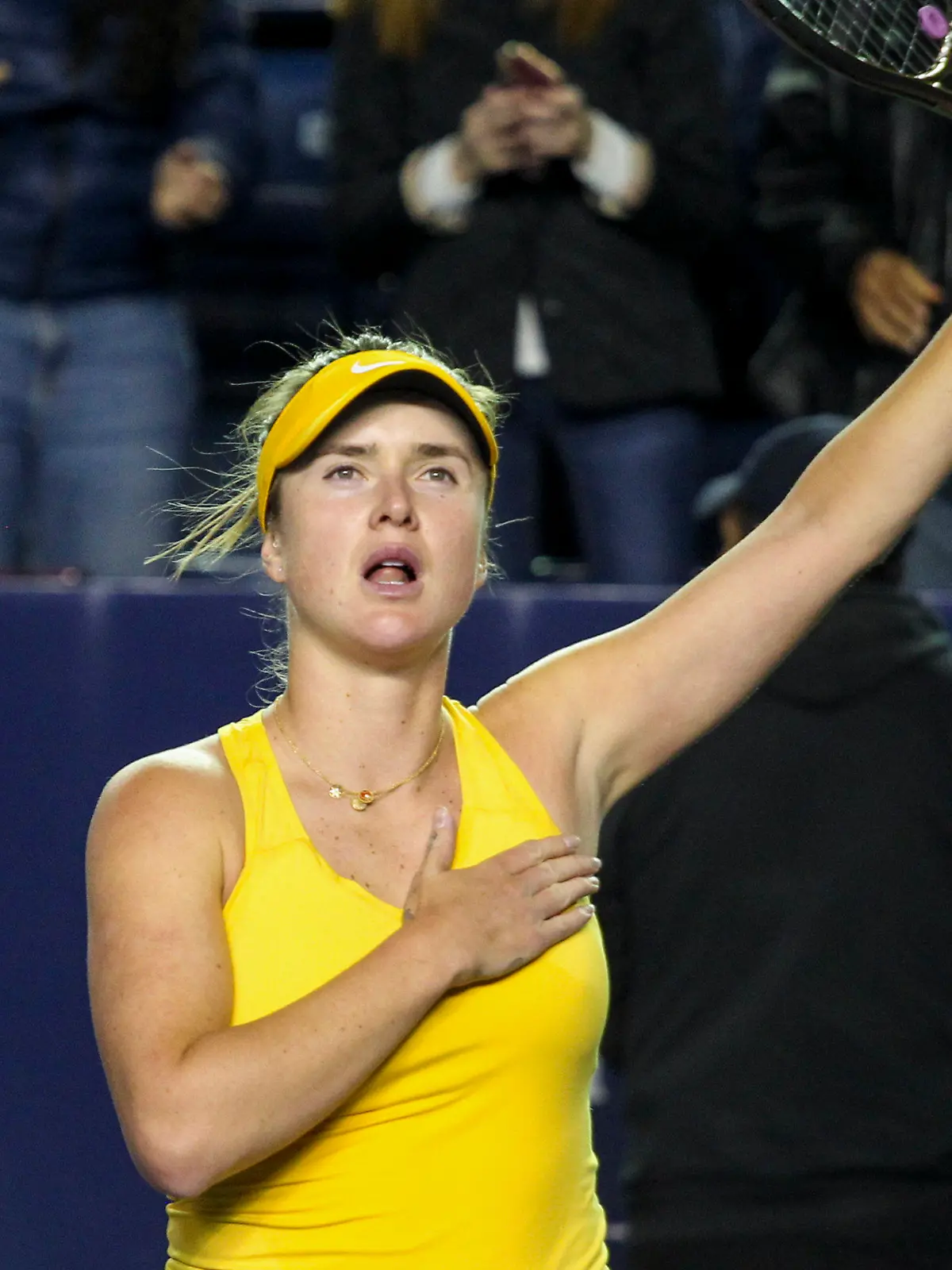 02.03.2022, Mexiko, Monterrey: Tennis: WTA-Tour - Monterrey, Einzel, Damen, Switolina (Ukraine) - Potapowa (Russland): Elina Svitolina begrüßt die Zuschauer. Die ukrainische Tennisspielerin Jelina Switolina wird beim Turnier in Monterrey weder gegen eine russische noch gegen eine belarussische Gegnerin antreten. Foto: Uncredited/AP/dpa +++ dpa-Bildfunk +++