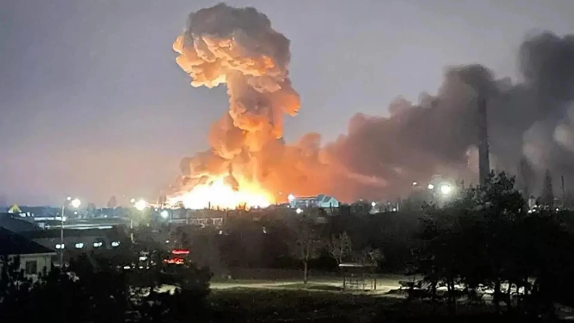 February 24, 2022, Kyiv, Ukraine: Explosion in the capital city of Kyiv early Thursday. Russia is bombing the borders of Ukraine with Poland act same time. Kyiv Ukraine - ZUMAr103 20220224_zaf_z03_002 Copyright: xUkrainianxPresident sxOfficex