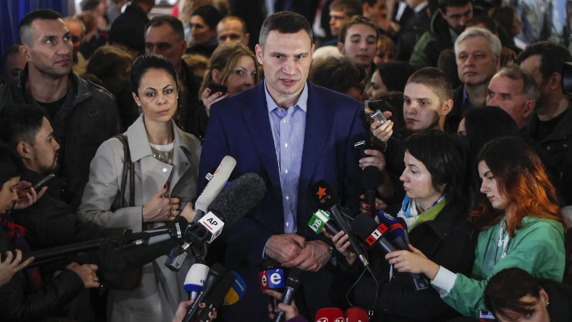Oct. 25, 2015 - Kiev, Ukraine - Kiev s current mayor and former heavyweight boxing champion Vitali Klitschko, right, his wife Natalia Klitschko, center, and his brother boxing heavyweight world champion Wladimir Klitschko vote at a polling station in an regional and local elections in Kiev, Ukraine, Sunday, Oct. 25, 2015. Polling stations opened in Ukraine on Sunday for regional and local elections across the country, except for the separatist-held regions in the east. According to local media, Kiev s current mayor and former heavyweight boxing champion Vitali Klitschko is expected to win in the capital. Kiev Ukraine  - ZUMAf321