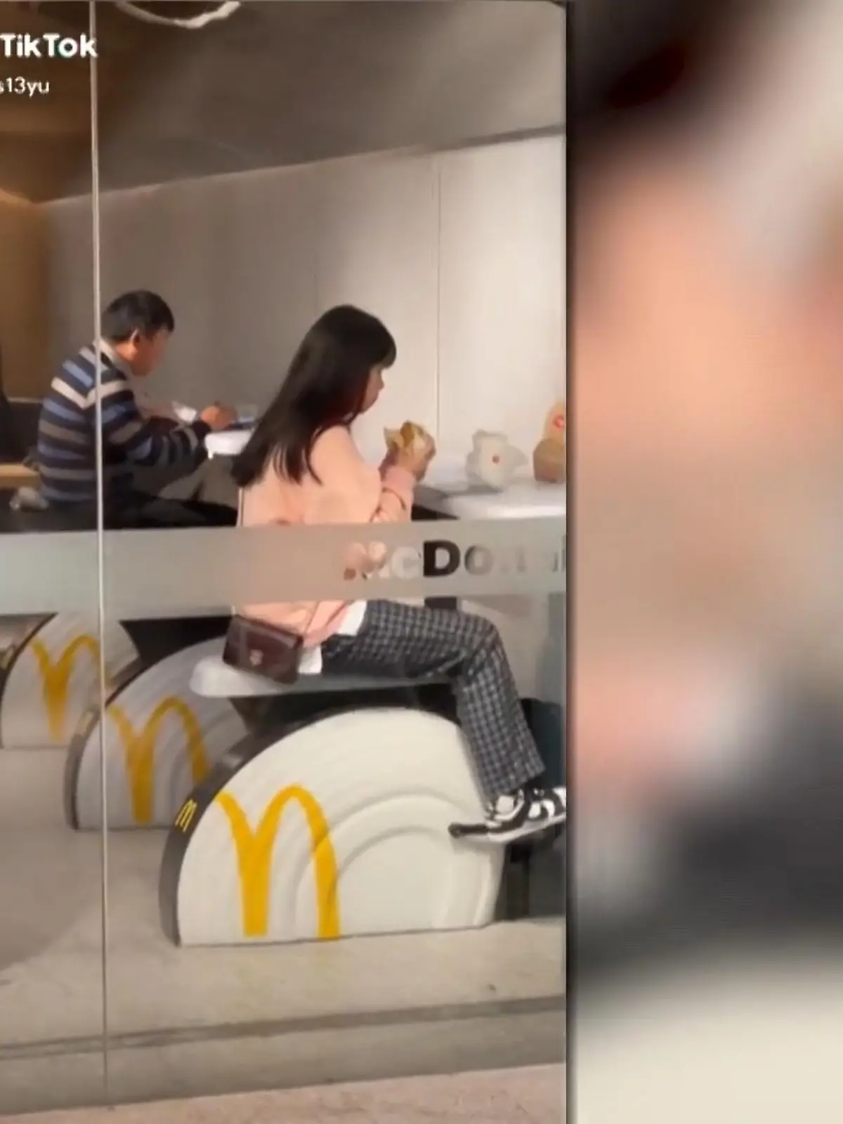 Fast Food verspeisen und dabei Sport machen? Das geht jetzt in einem McDonald's in China. Aber wie effektiv und gesund ist das wirklich?