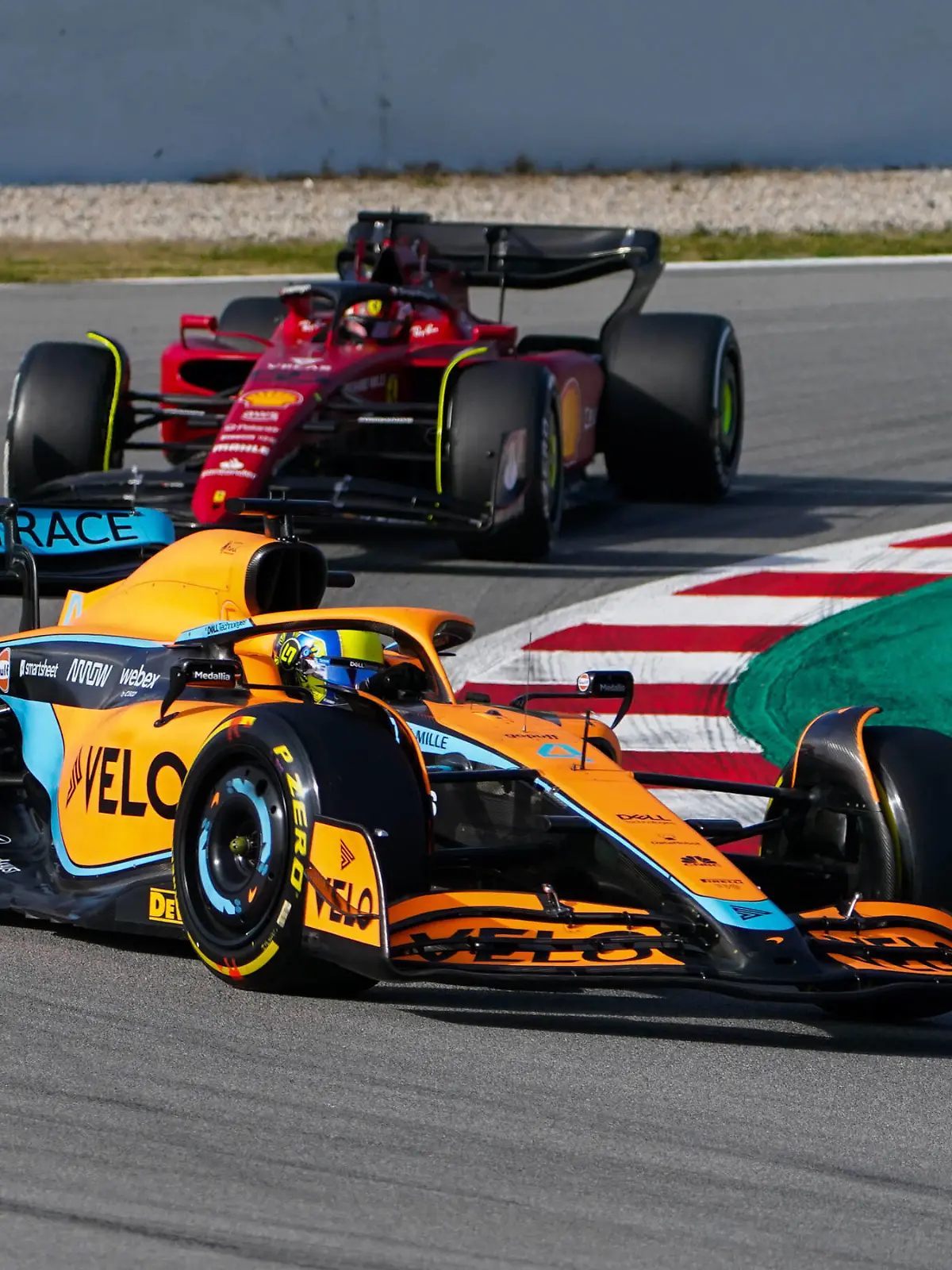  FORMULA 1 PRE-SEASON TRACK SESSION, 23/02/2022 Lando Norris 4 GBR, McLaren MCL36 and Carlos Sainz 55 SPA, Scuderia Ferrari F1-75 during the FORMULA 1 PRE-SEASON TRACK SESSION at Circuit de Barcelona-Catalunya, Montmelo, Spain on 23 February 2022 Editorial Use Only PUBLICATIONxNOTxINxUK Copyright: xEleanorxHoadx ESM-0364-0028