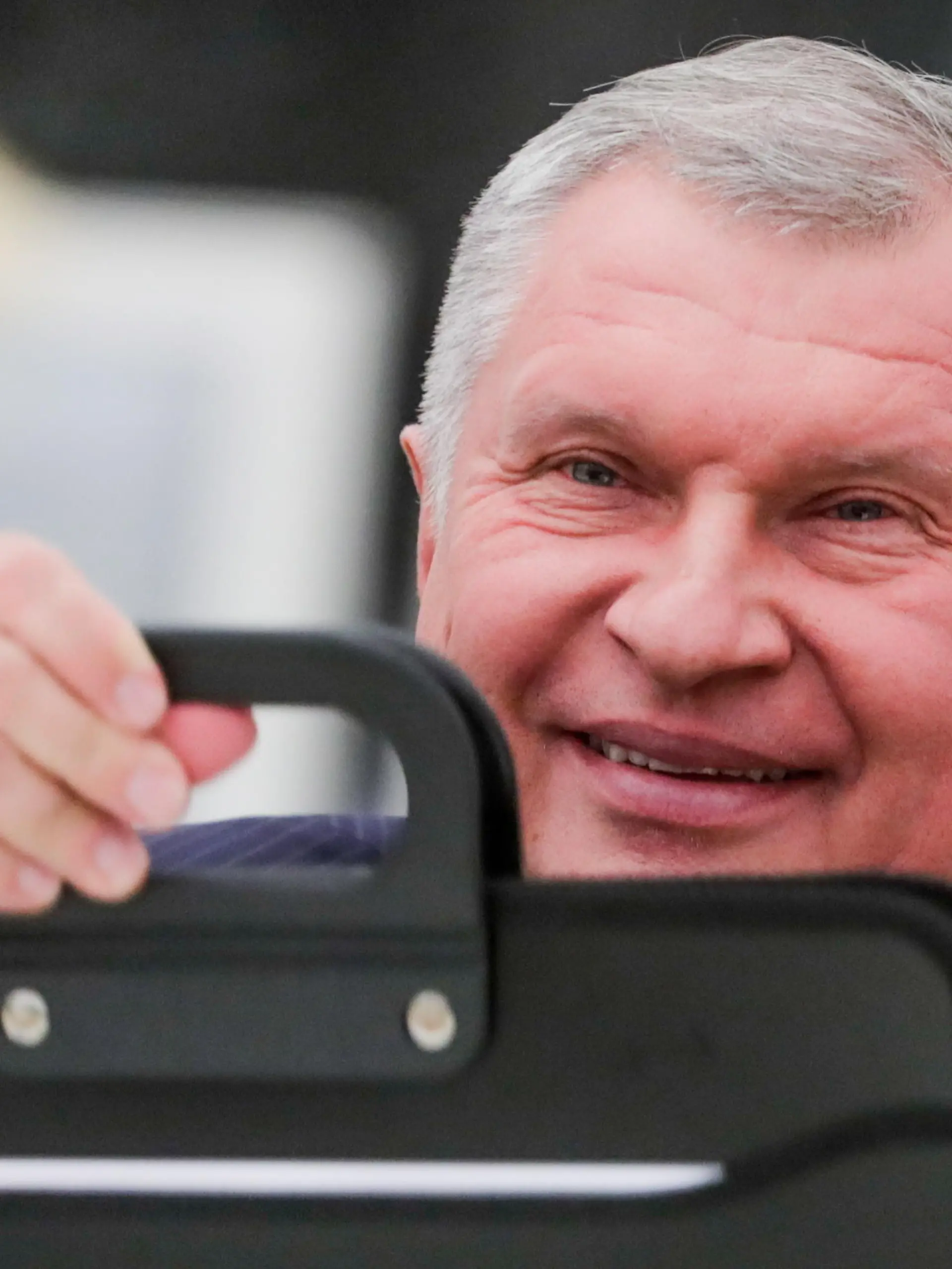 01.11.2018, Russland, Moskau: MOSCOW, RUSSIA - NOVEMBER 1, 2018: Rosneft CEO and Management Board Chairman Igor Sechin ahead of a meeting between Russia's President Vladimir Putin and members of the German Eastern Business Association at the Moscow Kremlin. Mikhail Metzel/TASS Foto: Mikhail Metzel/TASS/dpa