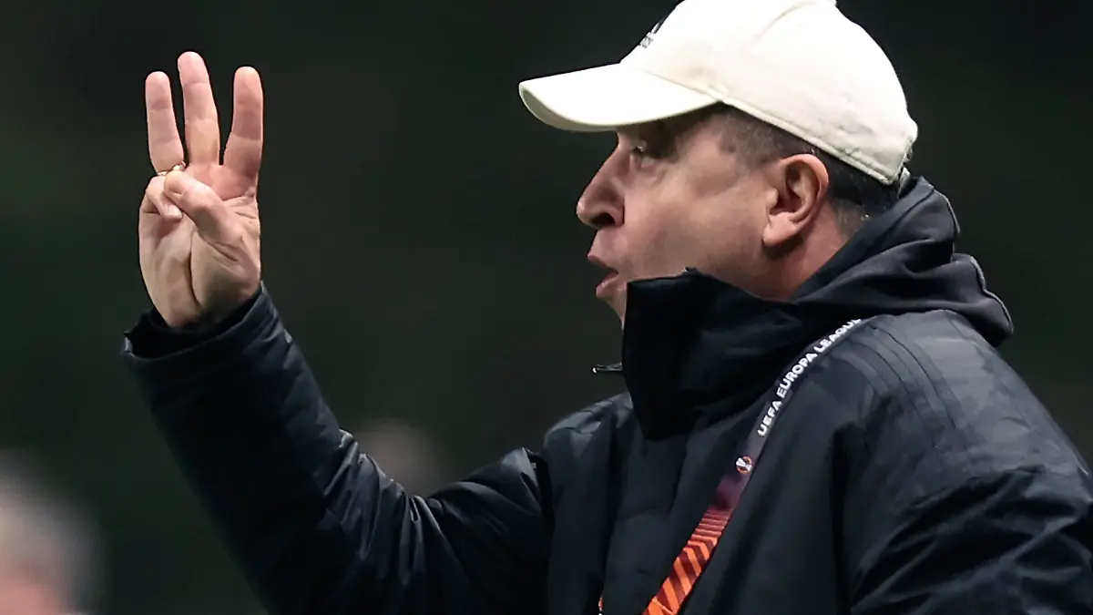 Sheriff's head coach Yuriy Vernydub reacts during the Europa League playoff, second leg, soccer match between SC Braga and Sheriff Tiraspol at the Municipal stadium in Braga, Portugal, Thursday, Feb. 24, 2022. (AP Photo/Luis Vieira)