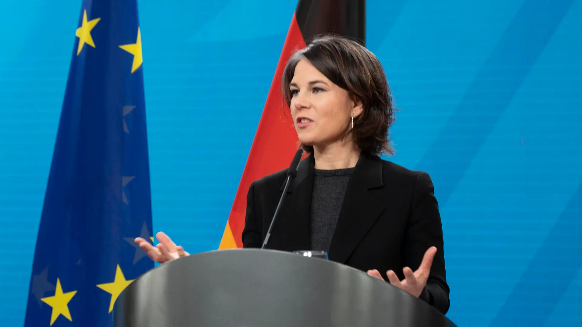 Auswärtiges Amt Berlin, Deutschland - Bundesaußenministerin Annalena Baerbock bei einem Pressestatement zur aktuellen Entwicklung im Krieg gegen die Ukraine Auswärtiges Amt Berlin, Deutschland - Bundesaußenministerin Annalena Baerbock bei einem Pressestatement zur aktuellen Entwicklung im Krieg gegen die Ukraine , Berlin Berlin Deutschland Außenministerium *** Federal Foreign Office Berlin, Germany Federal Foreign Minister Annalena Baerbock at a press statement on the current development in the war against Ukraine Federal Foreign Office Berlin, Germany Federal Foreign Minister Annalena Baerbock at a press statement on the current development in the war against Ukraine , Berlin Berlin Germany Foreign Ministry