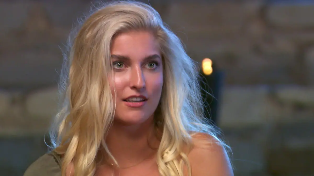 Als Sandra Janina am Lagerfeuer von „Temptation Island VIP" erfährt, dass ihr Freund Juliano Fernandez keine Kinder zeugen kann, traut sie ihren Ohren nicht.