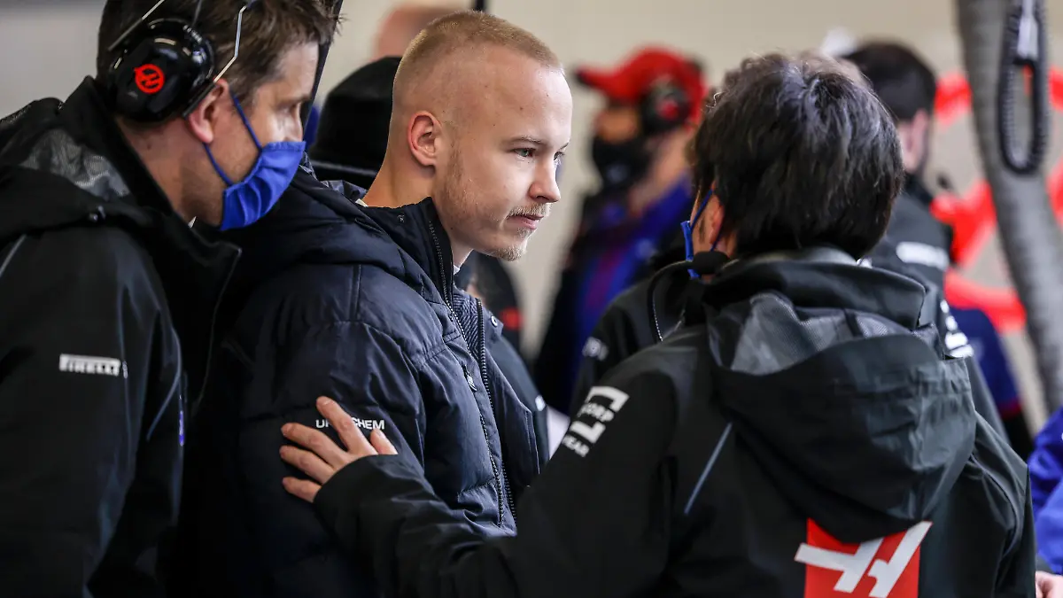  MAZEPIN Nikita rus, Haas F1 Team VF-22 Ferrari, portrait with a car minus any of its Uralkali branding or Russian flag colours following the event in Ukraine during the pre-season track session prior the 2022 FIA Formula One World Championship, WM, Weltmeisterschaft on the Circuit de Barcelona-Catalunya, from February 23 to 25, 2022 in Montmelo, near Barcelona, Spain - F1- PRE-SEASON TRACK SESSION 2022 - BARCELONA DPPI/Panoramic PUBLICATIONxNOTxINxFRAxITAxBEL G00D2728