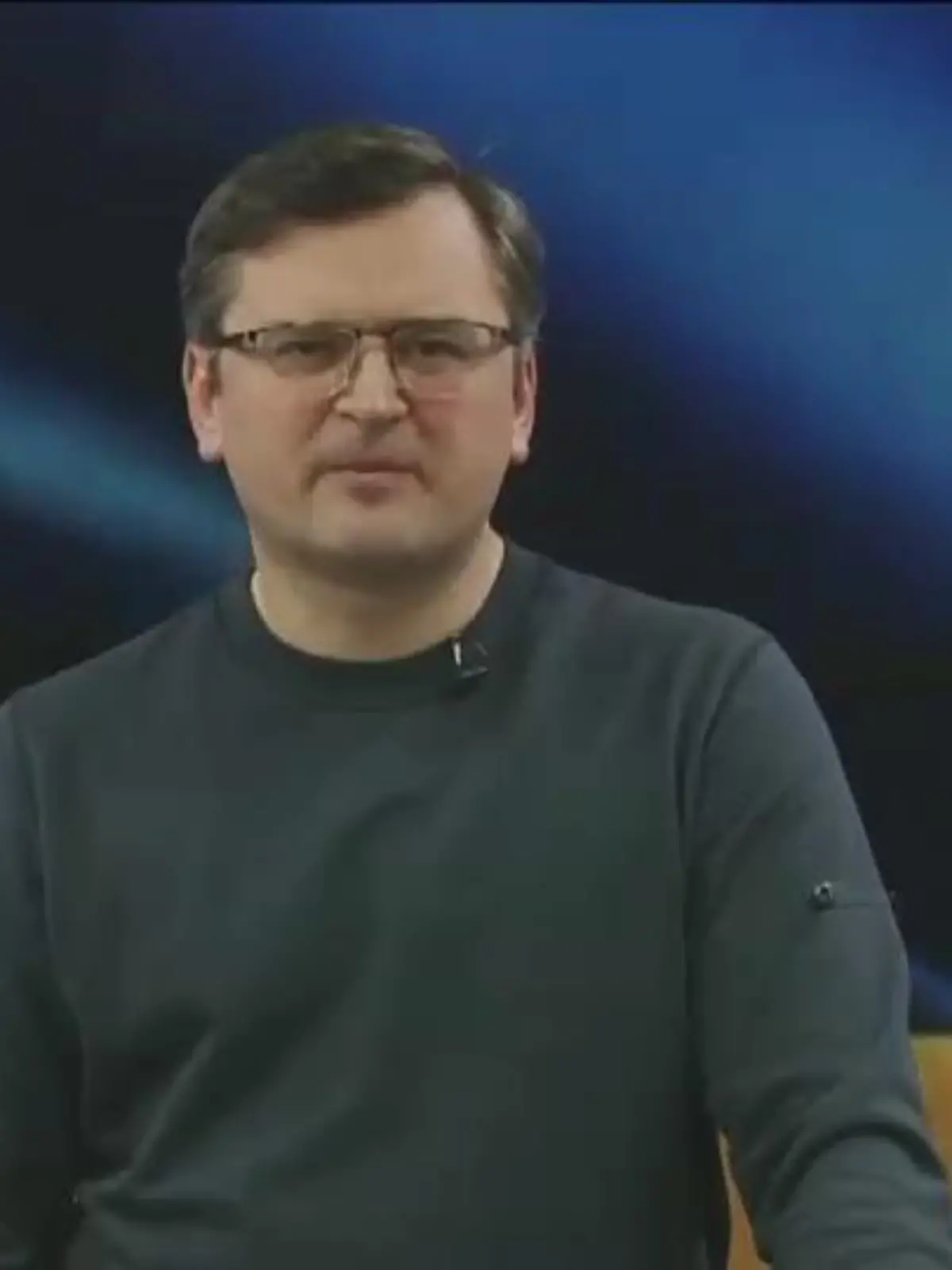 Der ukrainische Außenminister Kuleba warnt die NATO bei einer Pressekonferenz.