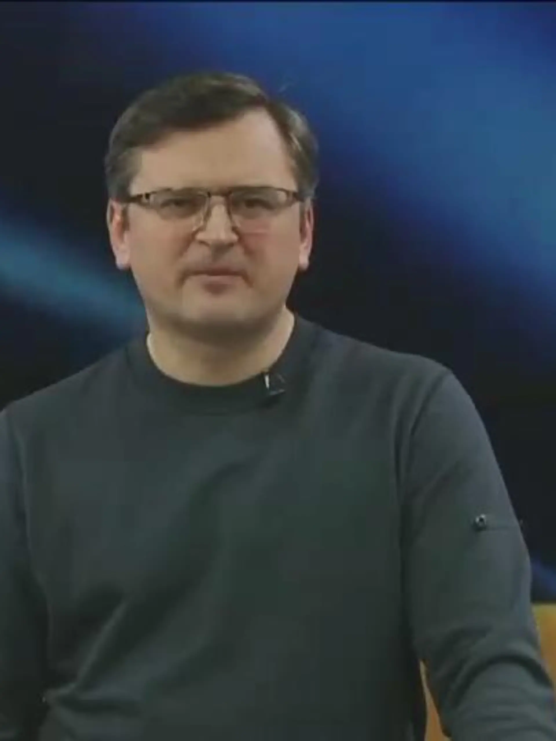 Der ukrainische Außenminister Kuleba warnt die NATO bei einer Pressekonferenz.
