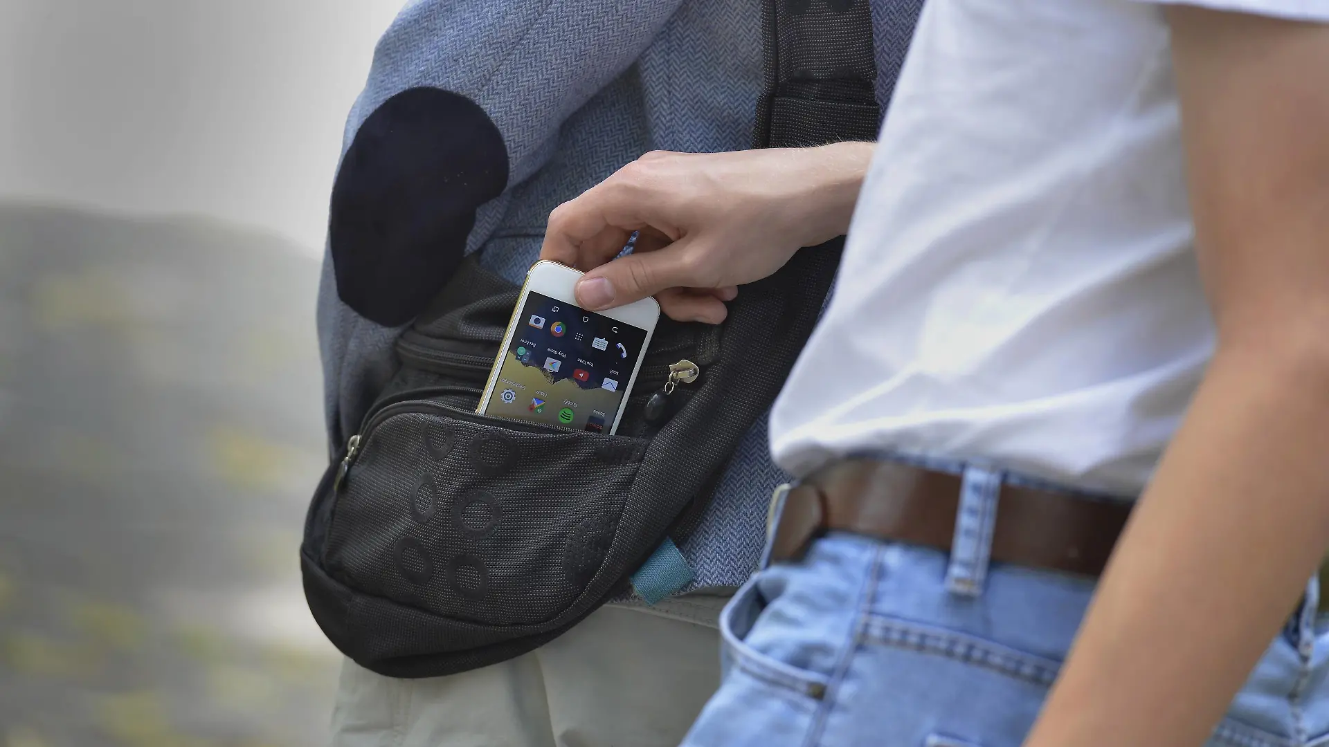 Symbolfoto, Taschendiebstahl Symbolfoto Taschendiebstahl

Symbolic image Pickpocketing Symbolic image Pickpocketing  