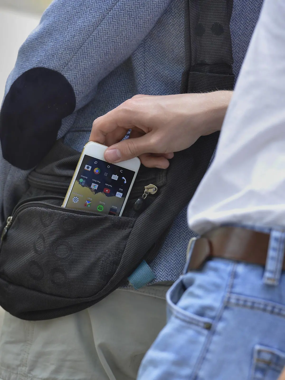 Symbolfoto, Taschendiebstahl Symbolfoto Taschendiebstahl

Symbolic image Pickpocketing Symbolic image Pickpocketing  