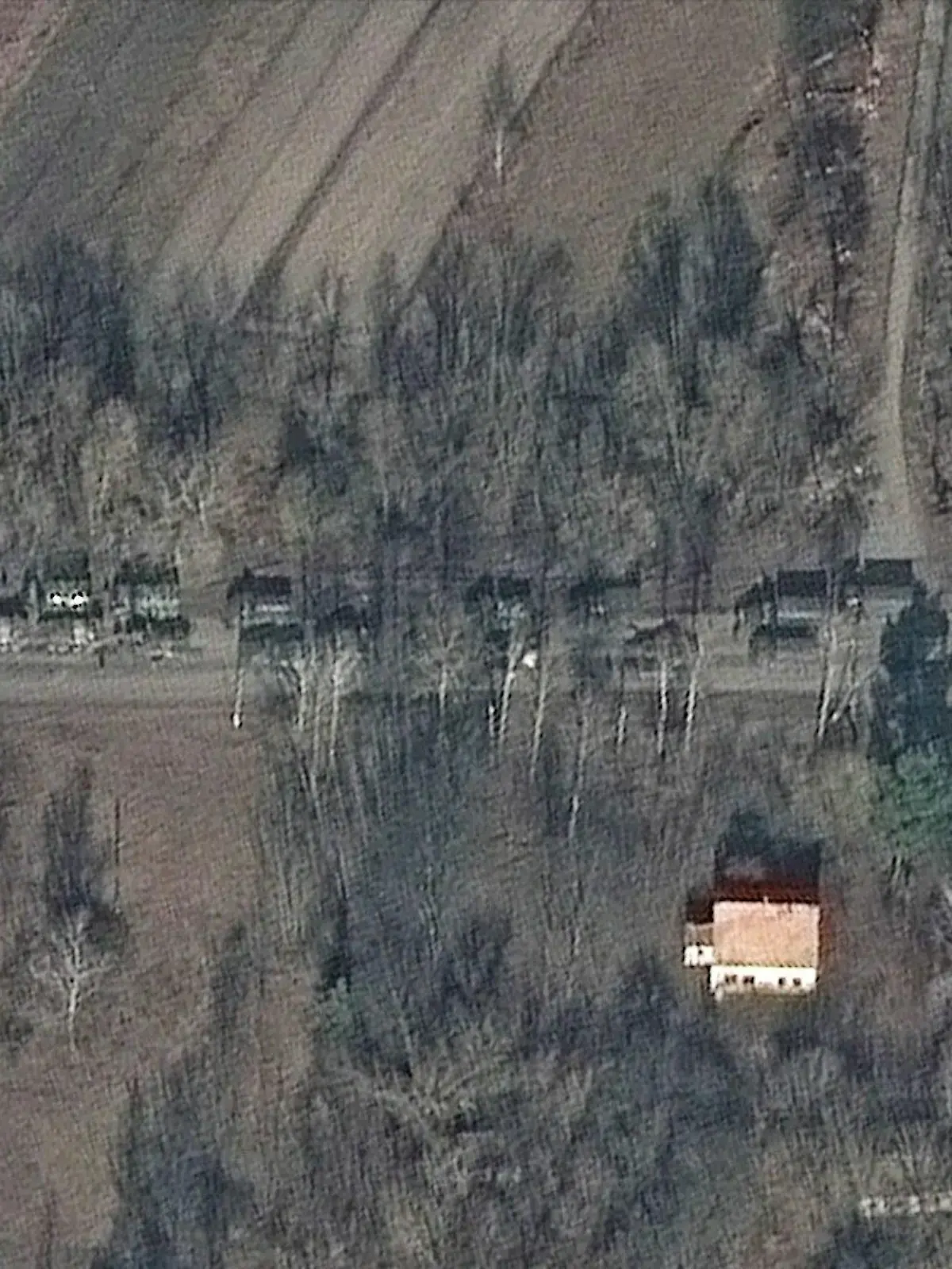 Satellitenbilder zeigen einen 5 km langen Militärkonvoi rund 60 km vor Kiew.