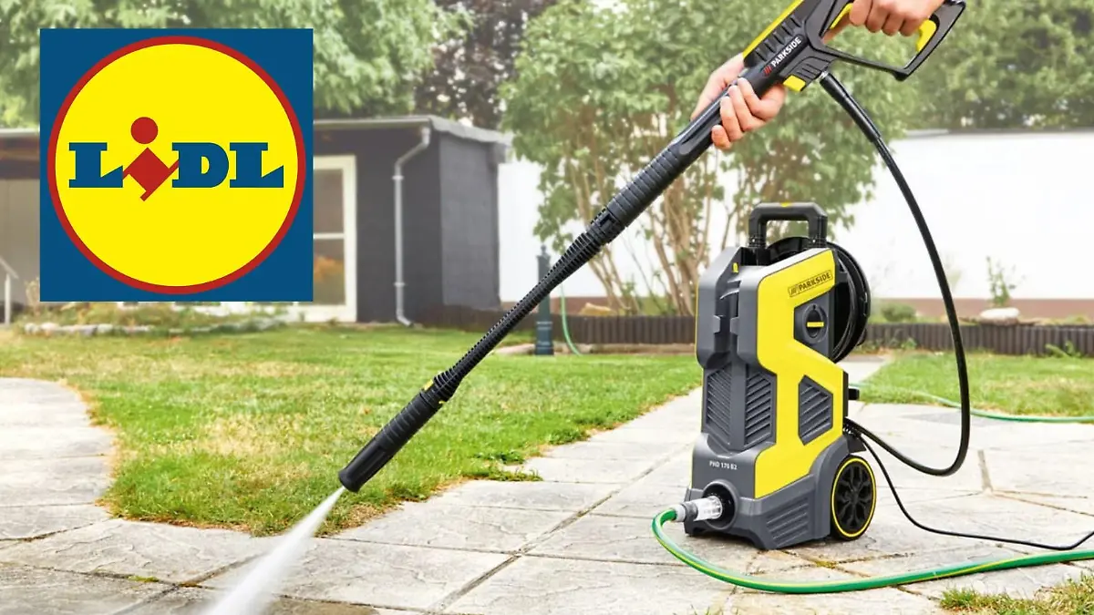 Eine Frau säubert ihren Hof mit dem Hochdruckreiniger von Lidl