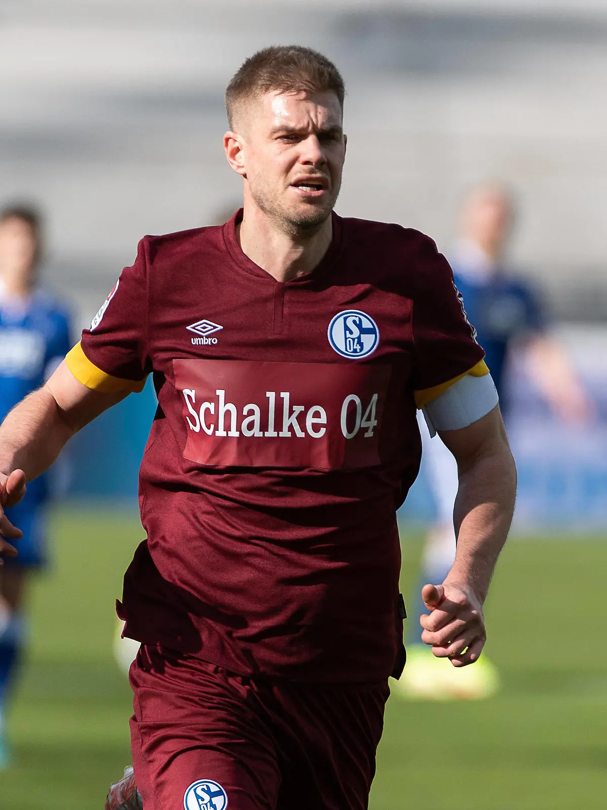  Simon Terodde FC Schalke 04 09, Schalke 04 ohne Logo, Schriftzug Gazprom auf dem Trikot. Russischer Hauptsponsor Gazprom vom Trikot entfernt. Karlsruher SC vs FC Schalke 04, Fussball, Herren, 2. Bundesliga, 24. Spieltag, Saison 21/22, GER, 26.02.2022, DFL REGULATIONS PROHIBIT ANY USE OF PHOTOGRAPHS AS IMAGE SEQUENCES AND/OR QUASI-VIDEO, Karlsruher SC vs FC Schalke 04, Fussball, Herren, 2. Bundesliga, 24. Spieltag, Saison 21/22, GER, 26.02.2022 Karlsruhe *** Simon Terodde FC Schalke 04 09 , Schalke 04 without logo, lettering Gazprom on the jersey Russian main sponsor Gazprom removed from the jersey Karlsruher SC vs FC Schalke 04, Football, Men, 2 Bundesliga, 24 Matchday, Season 21 22, GER, 26 02 2022, DFL REGULATES PROHIBIT ANY USE OF PHOTOGRAPHS AS IMAGE SEQUENCES AND OR QUASI VIDEO, Karlsruher SC vs FC Schalke 04, Football, Mens, 2 Bundesliga, 24 Matchday, Season 21 22, GER, 26 02 2022 Karlsruhe Copyright: xWolfgangxFrank/Eibner-Pressefotox EP_EER