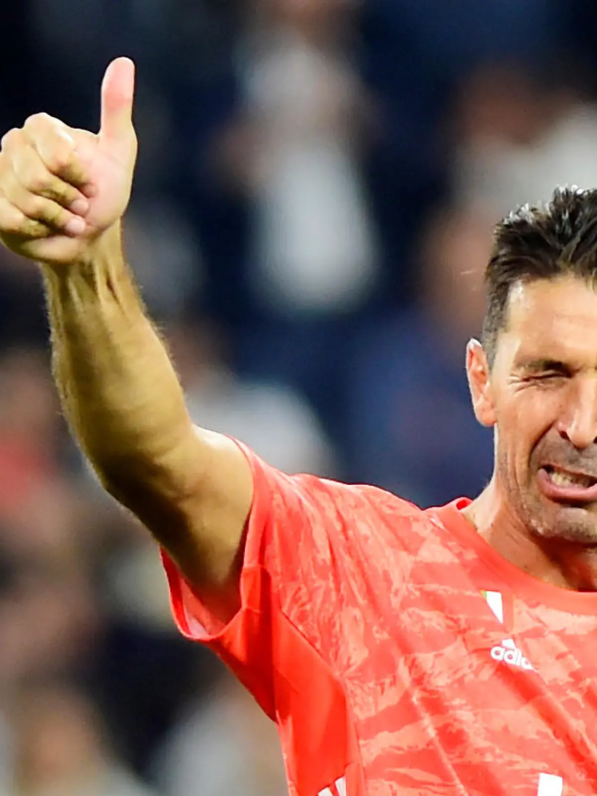 Soccer Football - Serie A - Juventus v Hellas Verona - Allianz Stadium, Turin, Italy - September 21, 2019  Juventus' Gianluigi Buffon gestures to the fans after the match   REUTERS/Massimo Pinca