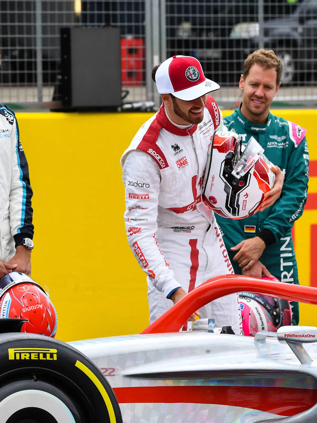 Formula 1 2021: British GP SILVERSTONE CIRCUIT, UNITED KINGDOM - JULY 15: The 2022 Formula 1 car launch event on the Silverstone grid. George Russell, Williams, Antonio Giovinazzi, Alfa Romeo Racing, Sebastian Vettel, Aston Martin, Kimi Raikkonen, Alfa Romeo Racing and Mick Schumacher, Haas F1 during the British GP at Silverstone Circuit on Thursday July 15, 2021 in Northamptonshire, United Kingdom. Photo by Mark Sutton / Sutton Images Images PUBLICATIONxINxGERxSUIxAUTxHUNxONLY GP2110_111604MS1_0414 