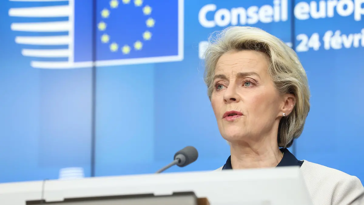 220225 -- BRUSSELS, Feb. 25, 2022 -- European Commission President Ursula von der Leyen speaks during a press conference after an extraordinary meeting of the EU leaders to address the situation in Ukraine, in Brussels, Belgium, Feb. 25, 2022. /Handout via Xinhua BELGIUM-BRUSSELS-EU-UKRAINE-RUSSIA EuropeanxUnion PUBLICATIONxNOTxINxCHN