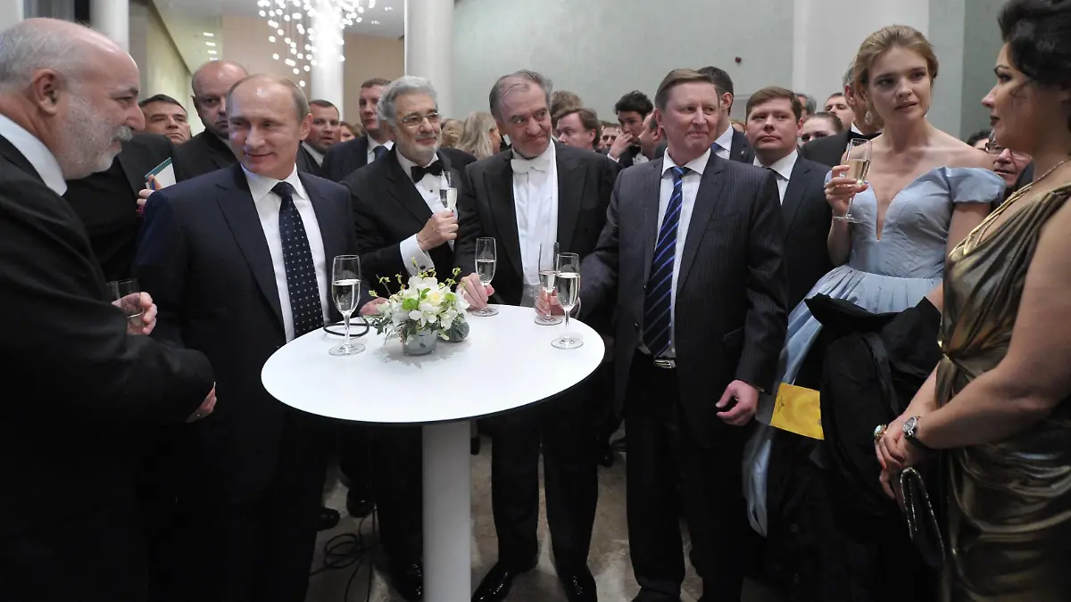 Bildnummer: 59597967  Datum: 02.05.2013  Copyright: imago/ITAR-TASS
ITAR-TASS: ST. PETERSBURG, RUSSIA. MAY 2, 2013. Skolkovo Foundation president Viktor Vekselberg, Russia s president Vladimir Putin, Spanish tenor Placido Domingo, Mariinsky Theatre artistic director, conductor Valery Gergiev, Kremlin s chief of staff Sergei Ivanov, top model Natalia Vodianova, and Russian soprano Anna Netrebko (L-R front) at the reception marking the opening of the Mariinsky Theatre Second Stage. PUBLICATIONxINxGERxAUTxONLY People xcb x0x 2013 quer 

 59597967 Date 02 05 2013 Copyright Imago ITAR TASS ITAR TASS St Petersburg Russia May 2 2013 Skolkovo Foundation President Viktor Vekselberg Russia S President Vladimir Putin Spanish Tenor Placido Domingo Mariinsky Theatre ARTISTIC Director Conductor Valery Gergiev KREMLIN S Chief of Staff Sergei Ivanov Top Model Natalia Vodianova and Russian Soprano Anna Netrebko l r Front AT The Reception marking The Opening of The Mariinsky Theatre Second Stage PUBLICATIONxINxGERxAUTxONLY Celebrities  x0x 2013 horizontal  
