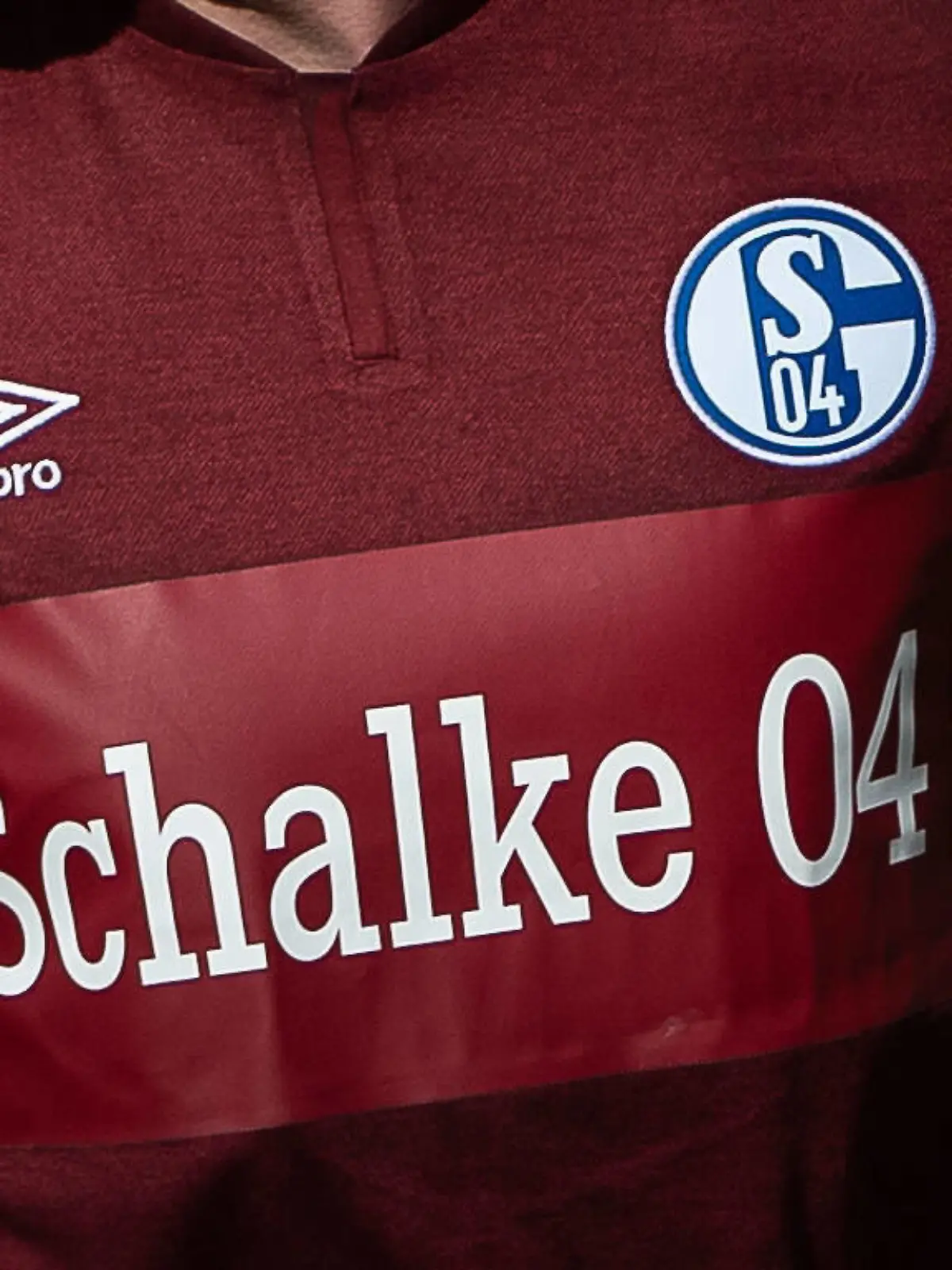  Schalke 04 ohne Logo, Schriftzug Gazprom auf dem Trikot. Russischer Hauptsponsor Gazprom vom Trikot entfernt. Karlsruher SC vs FC Schalke 04, Fussball, Herren, 2. Bundesliga, 24. Spieltag, Saison 21/22, GER, 26.02.2022, DFL REGULATIONS PROHIBIT ANY USE OF PHOTOGRAPHS AS IMAGE SEQUENCES AND/OR QUASI-VIDEO, Karlsruher SC vs FC Schalke 04, Fussball, Herren, 2. Bundesliga, 24. Spieltag, Saison 21/22, GER, 26.02.2022 Karlsruhe *** Schalke 04 without logo, Gazprom lettering on jersey Russian main sponsor Gazprom removed from jersey Karlsruher SC vs FC Schalke 04, Football, Men, 2 Bundesliga, 24 Matchday, Season 21 22, GER, 26 02 2022, DFL REGULATES PROHIBIT ANY USE OF PHOTOGRAPHS AS IMAGE SEQUENCES AND OR QUASI VIDEO, Karlsruher SC vs FC Schalke 04, Football, Men, 2 Bundesliga, 24 Matchday, Season 21 22, GER, 26 02 2022 Karlsruhe Copyright: xWolfgangxFrank/Eibner-Pressefotox EP_EER