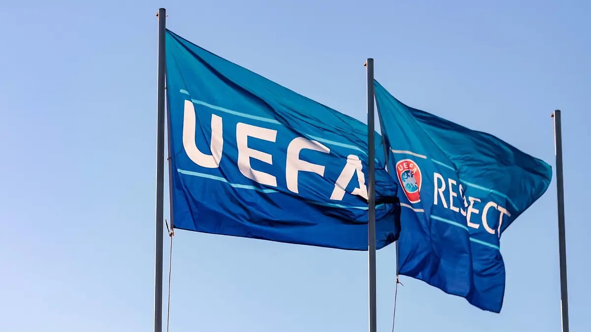 16.08.2018, AEK Arena, Larnaka, CYP, UEFA EL, AEK Larnaka vs SK Puntigamer Sturm Graz, 3. Runde, Rueckspiel , im Bild UEFA Fahne mit Logo wehen im Wind // during the UEFA Europa League 3rd round, 2nd leg match between AEK Larnaka and FK Puntigamer Sturm Graz at the AEK Arena in Larnaka, Cyprus on 2018/08/16. Larnaka 16 08 2018 AEK Arena Larnaca CYP UEFA EL AEK Larnaka vs. SK Puntigamer Sturm Graz 3 round Rueckspiel im Bild UEFA flag with logo blow in the wind during the UEFA Europa League 3rd round 2nd leg match between AEK Larnaka and FK Puntigamer Sturm Graz at the AEK Arena in Larnaca Cyprus on 2018 08 16 Larnaca PUBLICATIONxNOTxINxAUT EXFEI