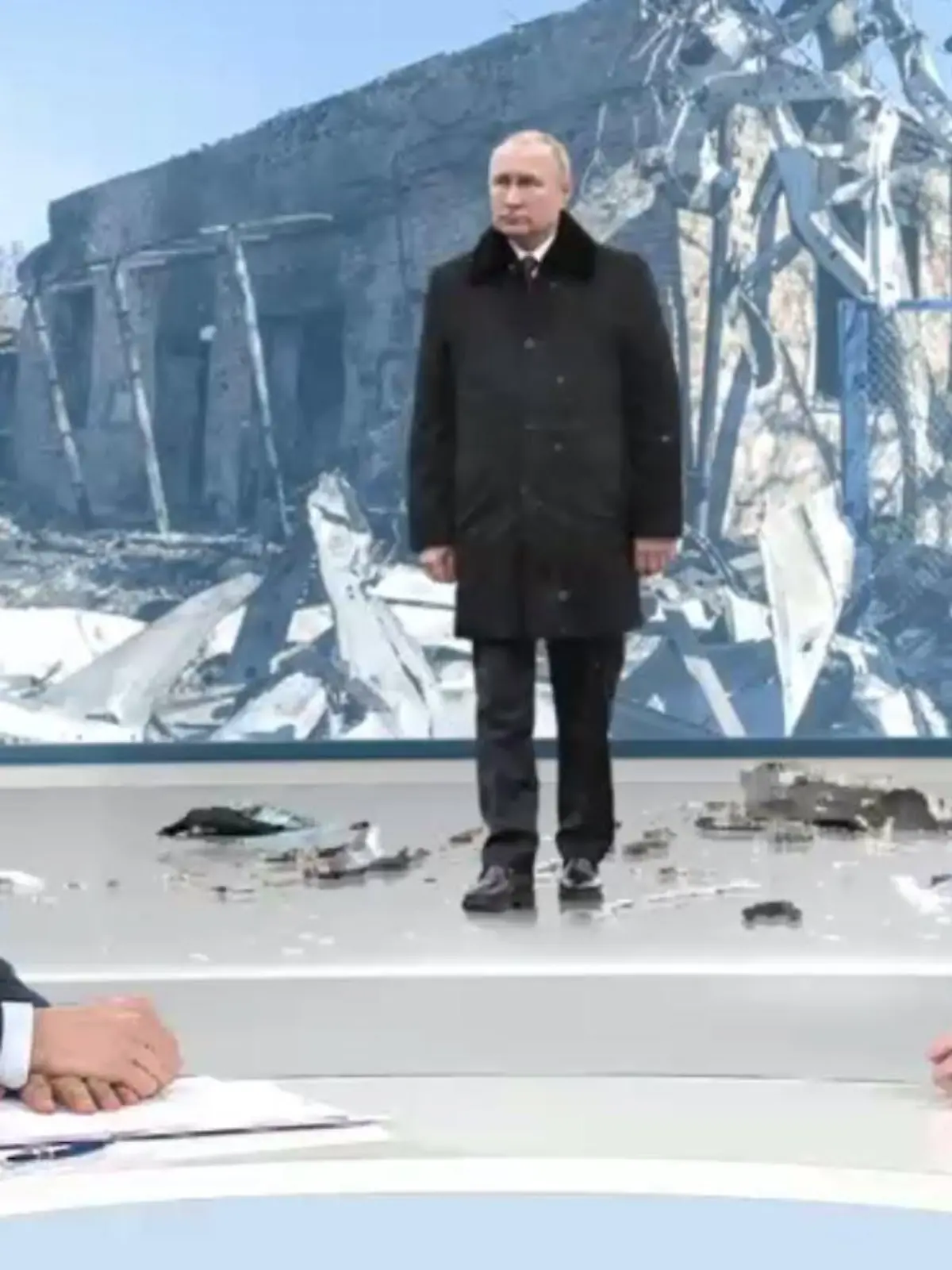 Sicherheitsexperte Dr. Joachim Weber im Gespräch mit Moderator Maik Meuser