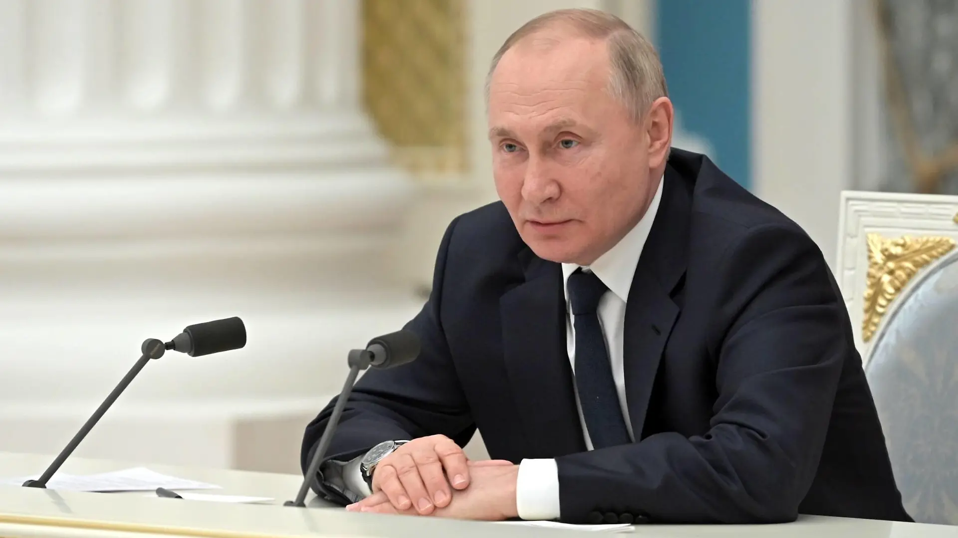 Russia Putin Businesspeople 8125510 24.02.2022 Russian President Vladimir Putin chairs a meeting with businesspeople at the Kremlin in Moscow, Russia. Aleksey Nikolskyi / Sputnik Moscow Russia PUBLICATIONxINxGERxSUIxAUTxONLY Copyright: xAlekseyxNikolskyix