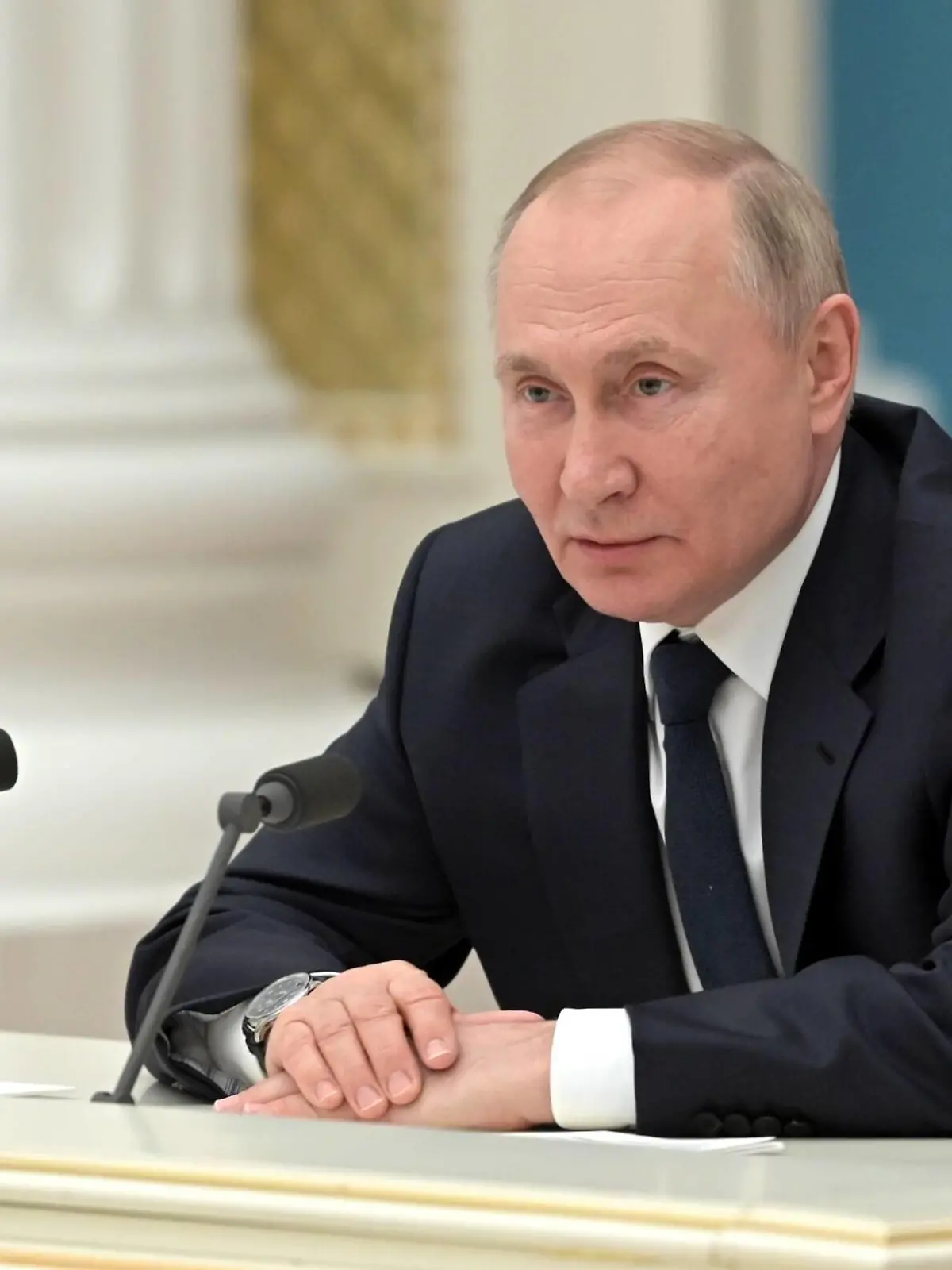  Russia Putin Businesspeople 8125510 24.02.2022 Russian President Vladimir Putin chairs a meeting with businesspeople at the Kremlin in Moscow, Russia. Aleksey Nikolskyi / Sputnik Moscow Russia PUBLICATIONxINxGERxSUIxAUTxONLY Copyright: xAlekseyxNikolskyix