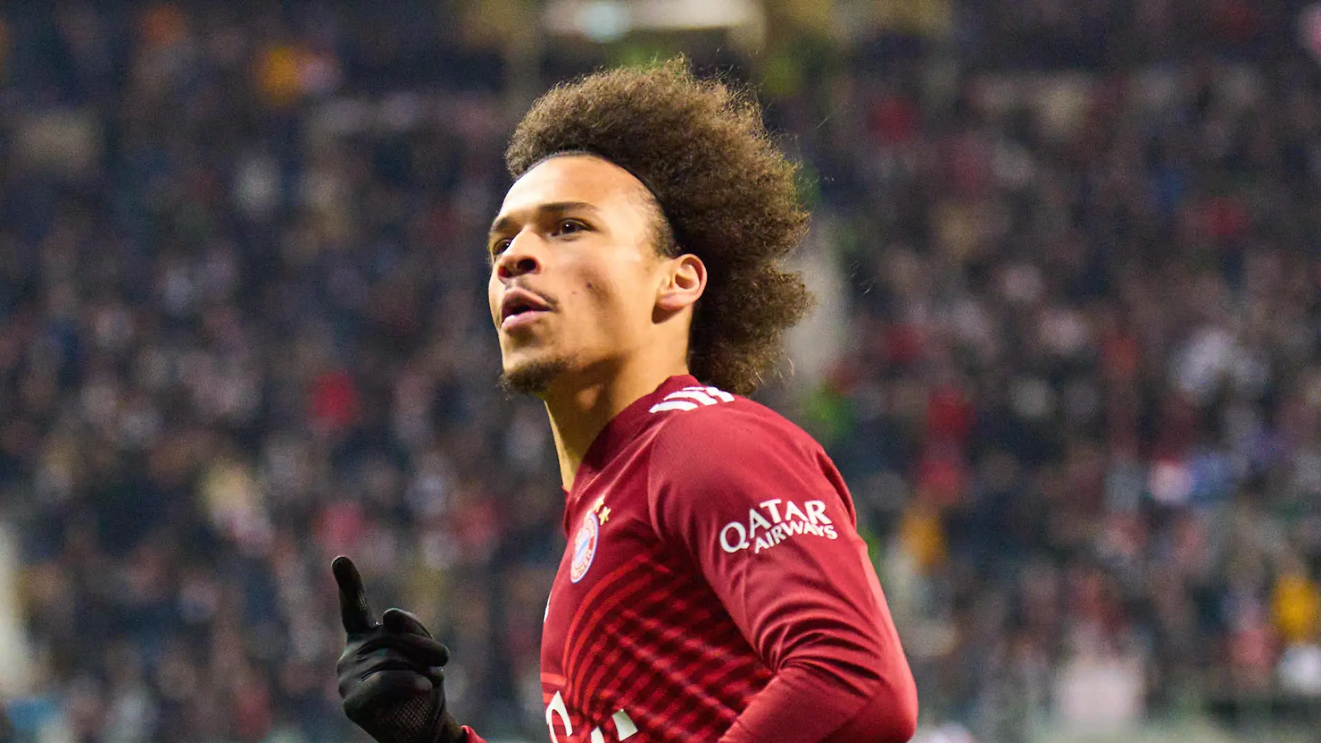  Leroy SANE, FCB 10 scores, shoots goal , Tor, Treffer, Torschuss, 0-1, celebrates his goal, happy, laugh, celebration, in the match EINTRACHT FRANKFURT - FC BAYERN MÜNCHEN 1.German Football League on Feb 26, 2022 in Frankfurt, Germany. Season 2021/2022, matchday 24, 1.Bundesliga, FCB, München, 24.Spieltag