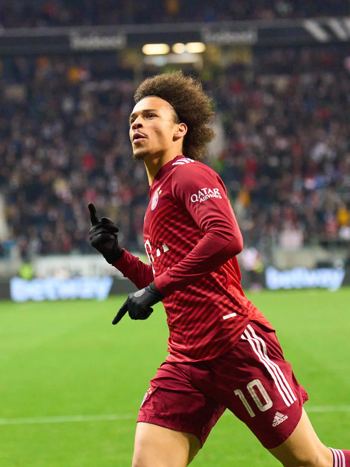  Leroy SANE, FCB 10 scores, shoots goal , Tor, Treffer, Torschuss, 0-1, celebrates his goal, happy, laugh, celebration, in the match EINTRACHT FRANKFURT - FC BAYERN MÜNCHEN 1.German Football League on Feb 26, 2022 in Frankfurt, Germany. Season 2021/2022, matchday 24, 1.Bundesliga, FCB, München, 24.Spieltag
