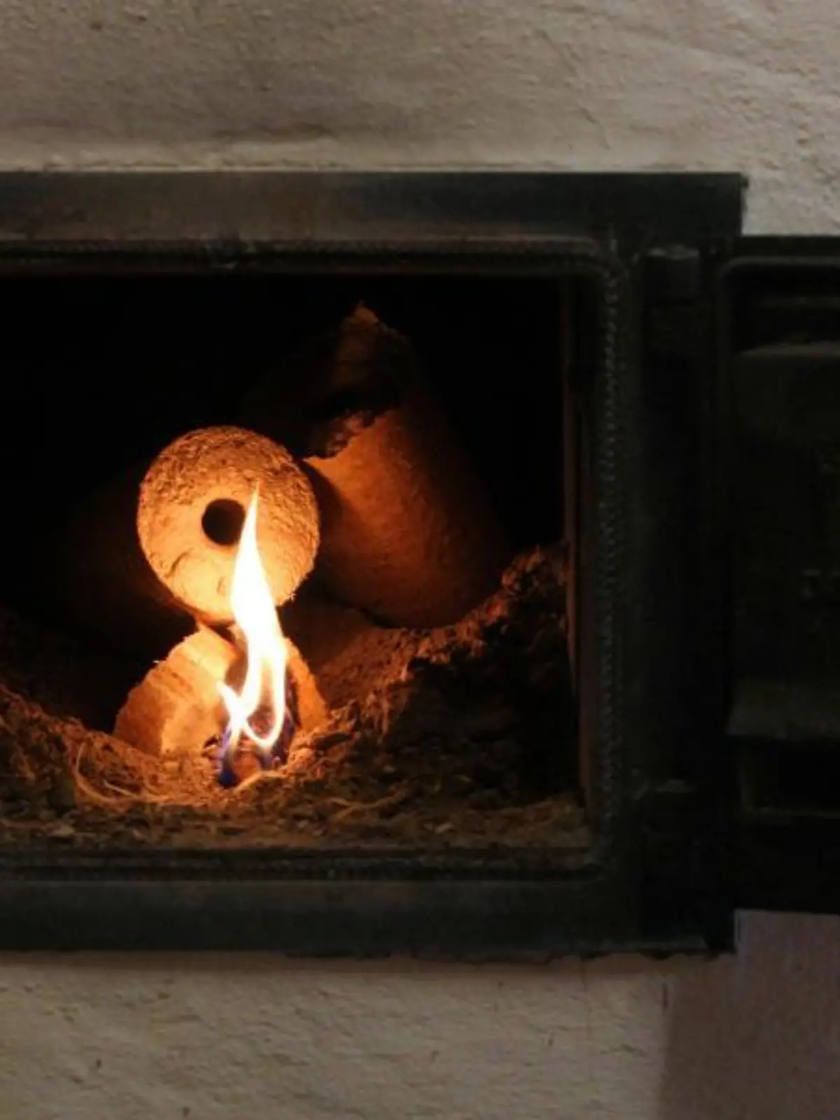 Feuer im Kachelofen